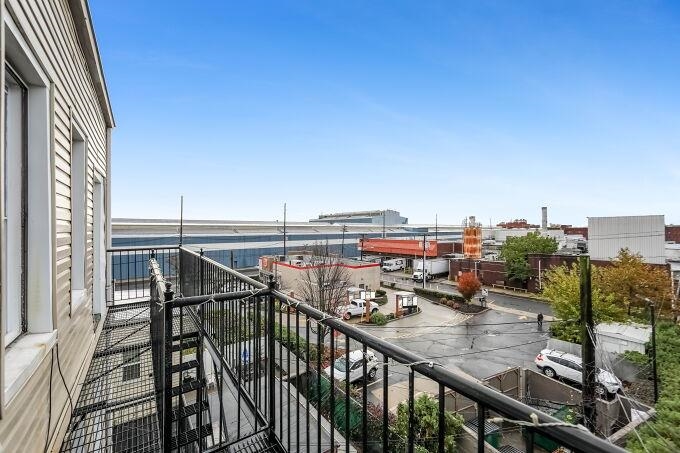 743 HARRISON AVE Unit: 5