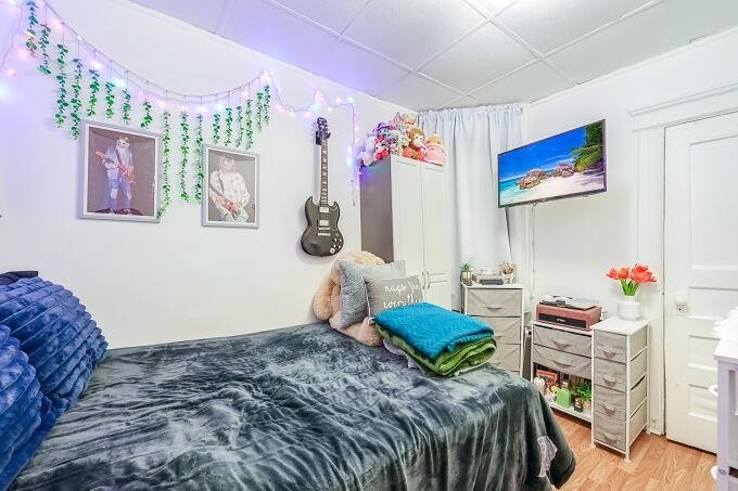 743 HARRISON AVE Unit: 5