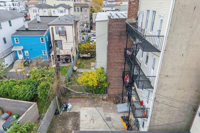 743 HARRISON AVE Unit: 5