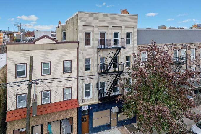 743 HARRISON AVE Unit: 5