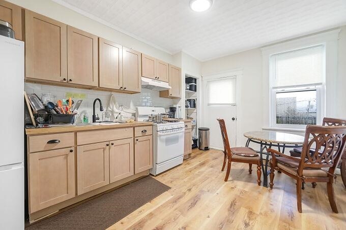 743 HARRISON AVE Unit: 5