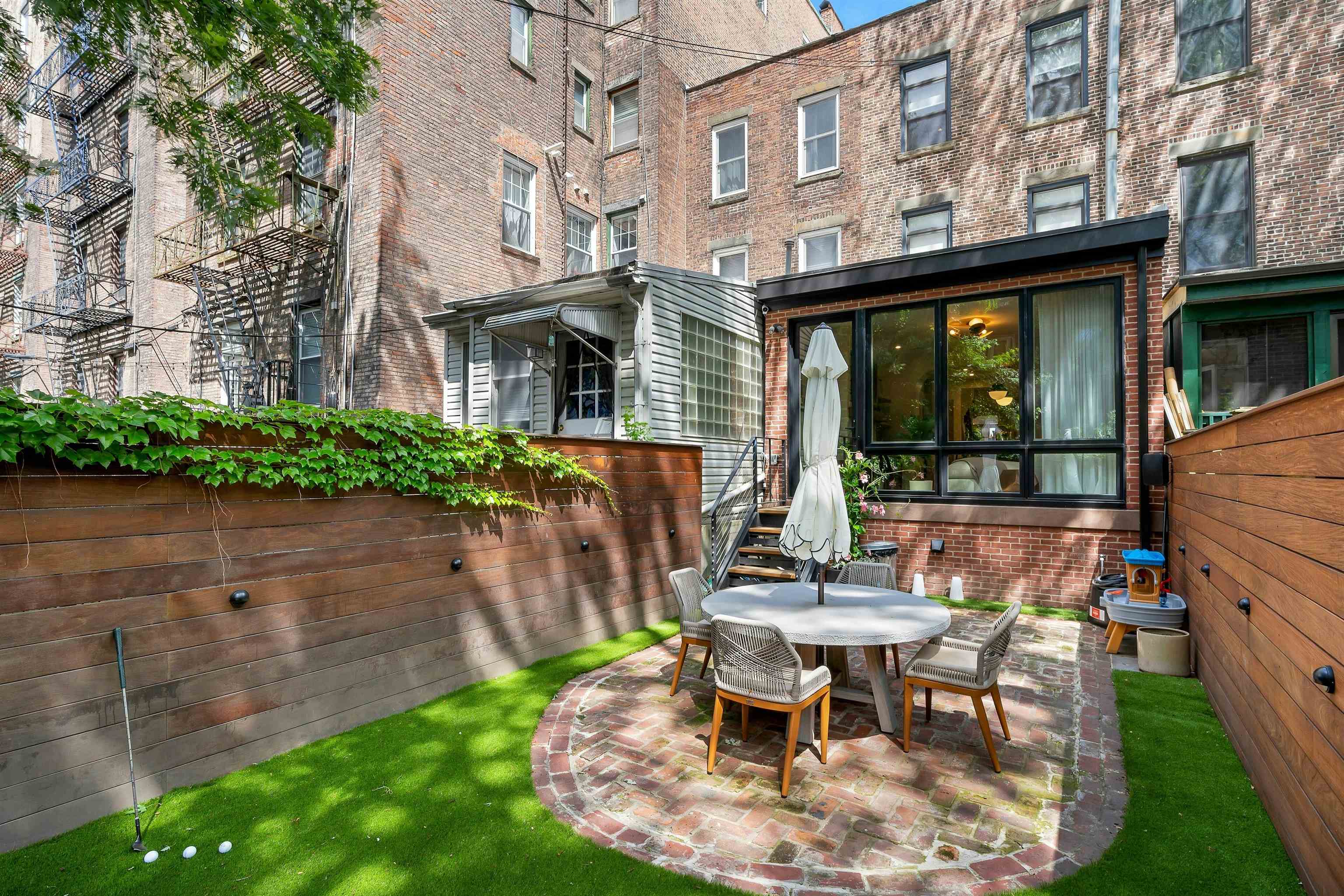 1008 PARK AVE