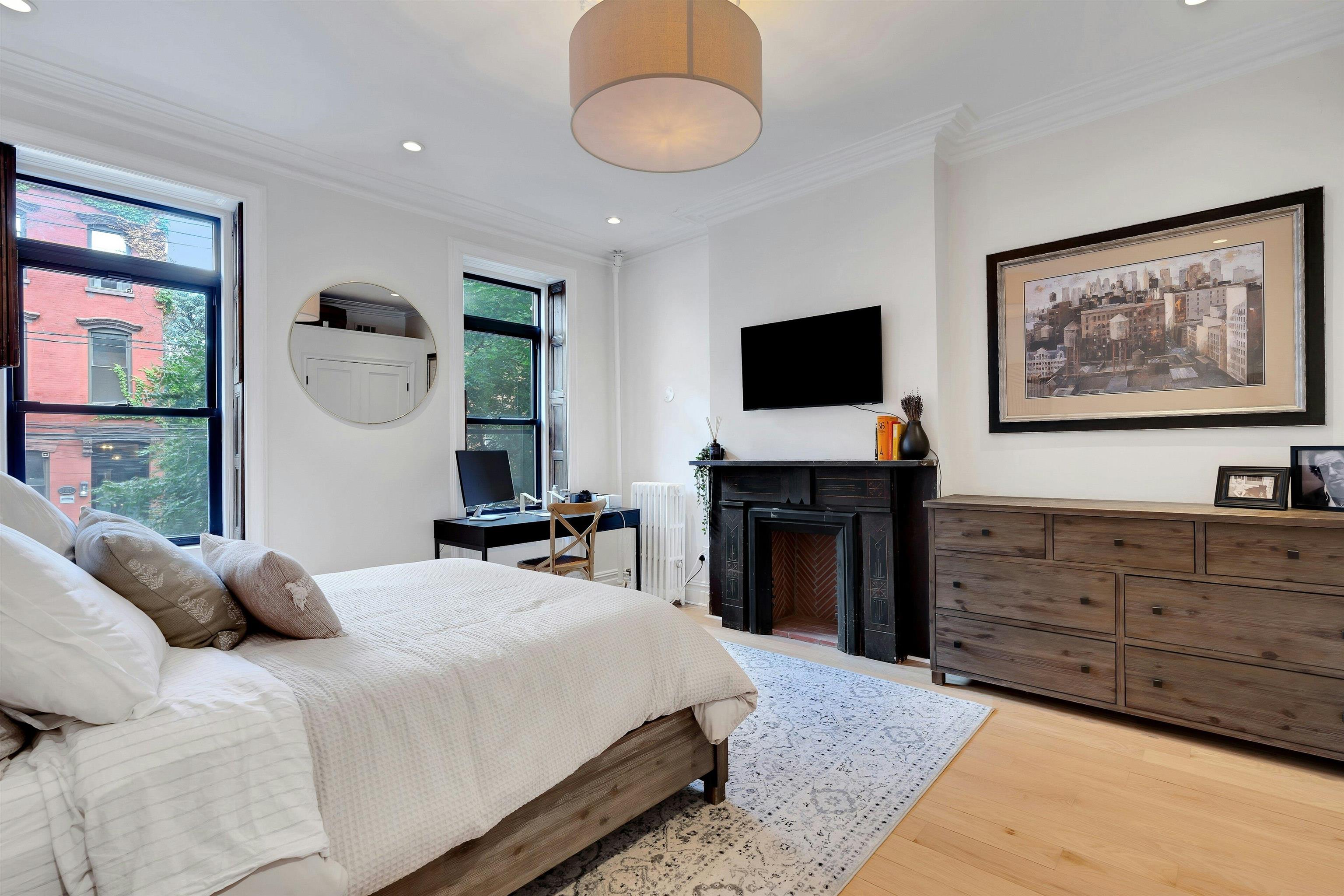 1008 PARK AVE