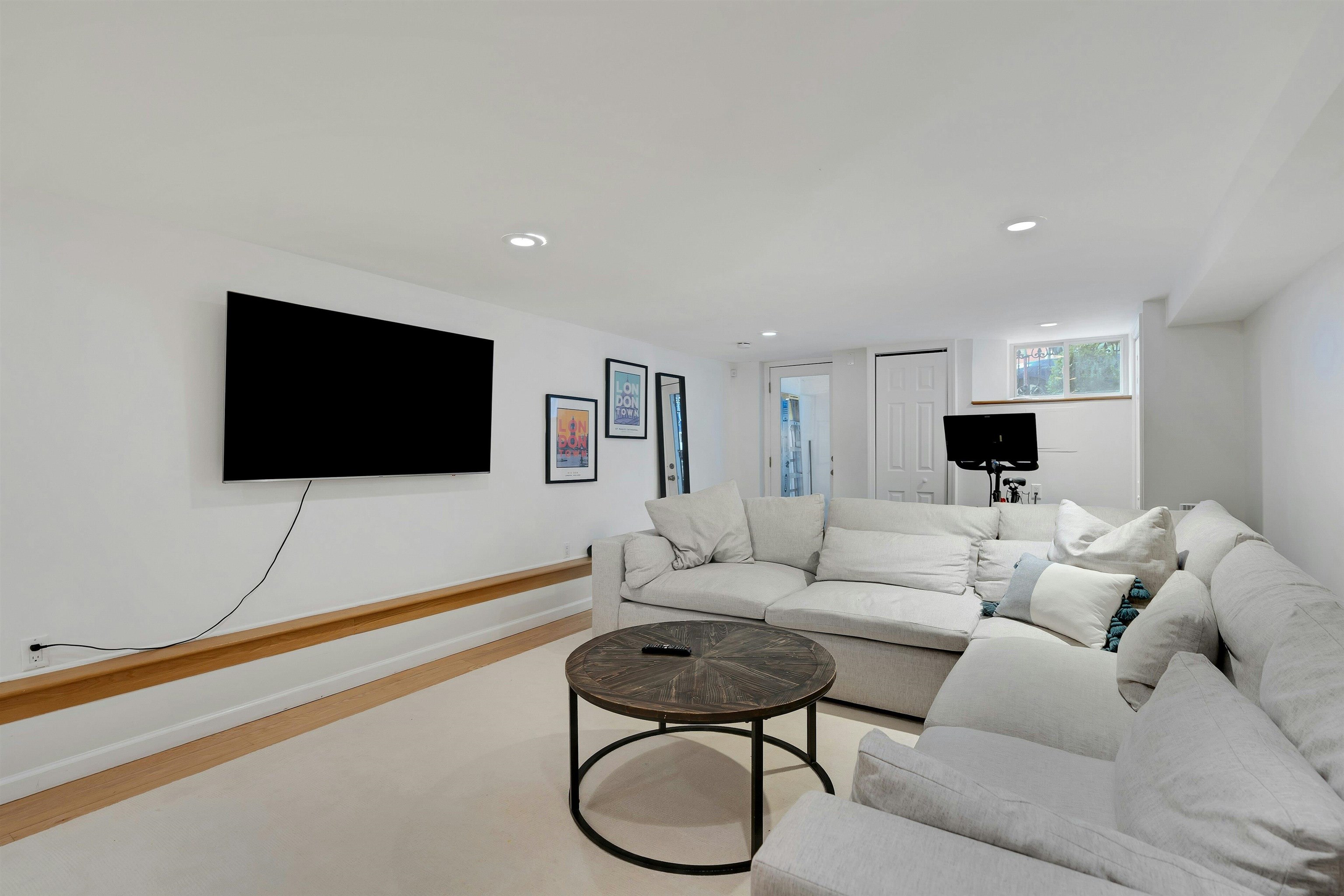 1008 PARK AVE