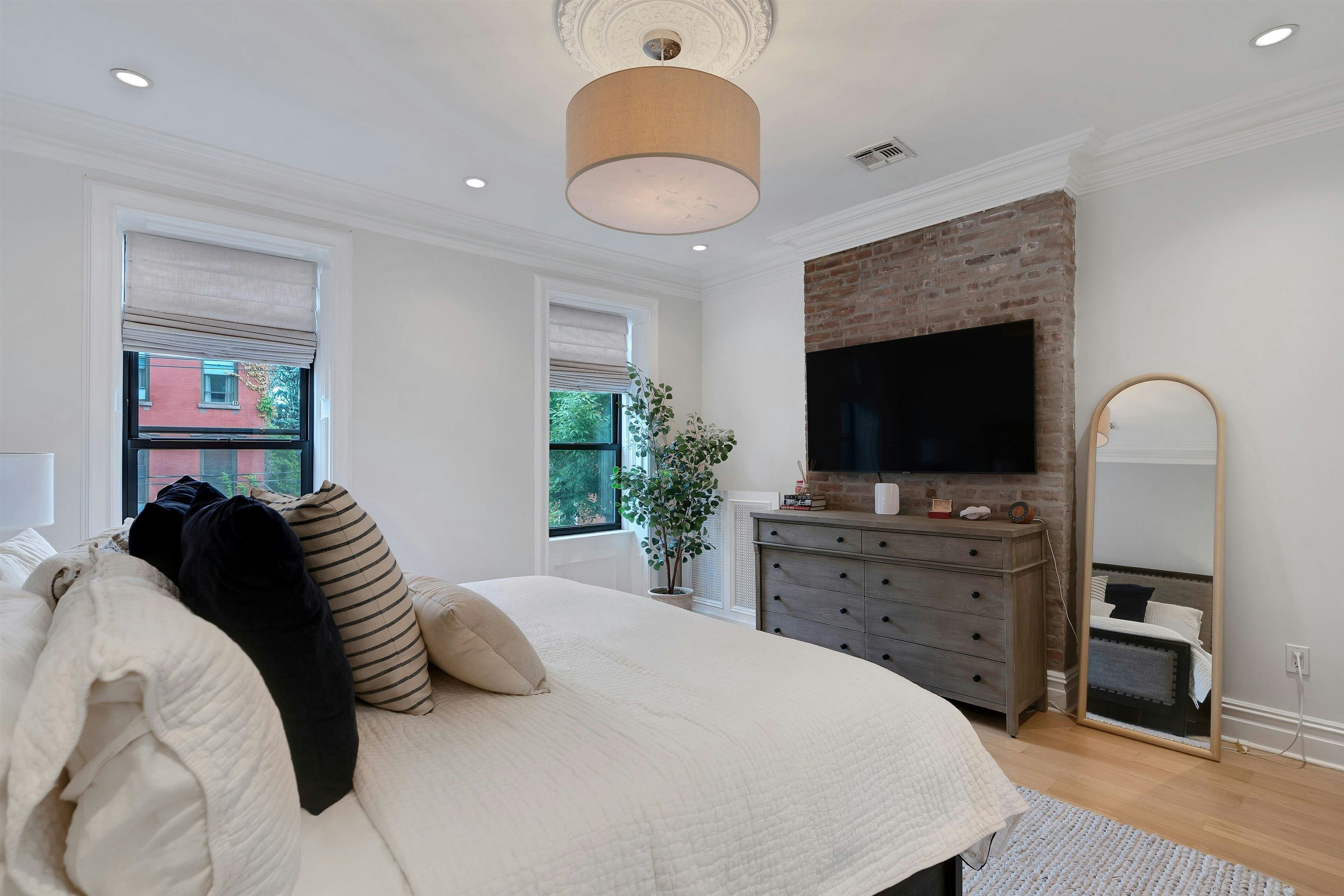 1008 PARK AVE