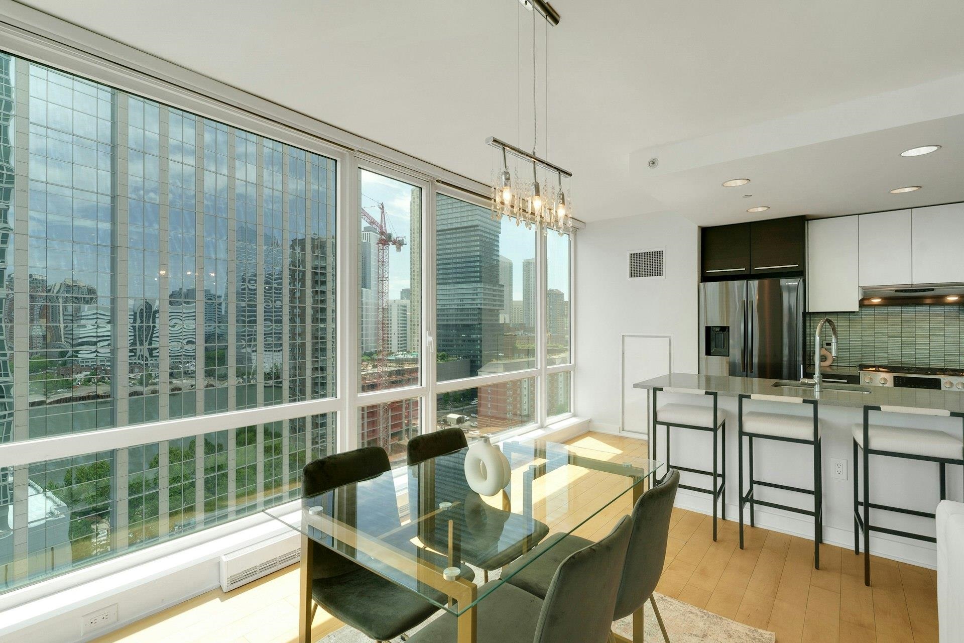 2 2ND ST Unit: 1605