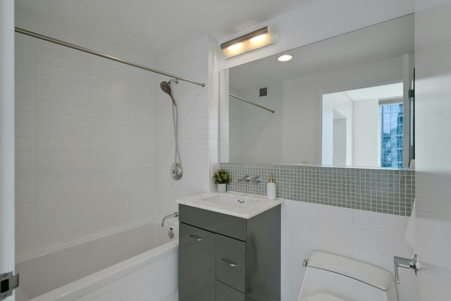 2 2ND ST Unit: 1605