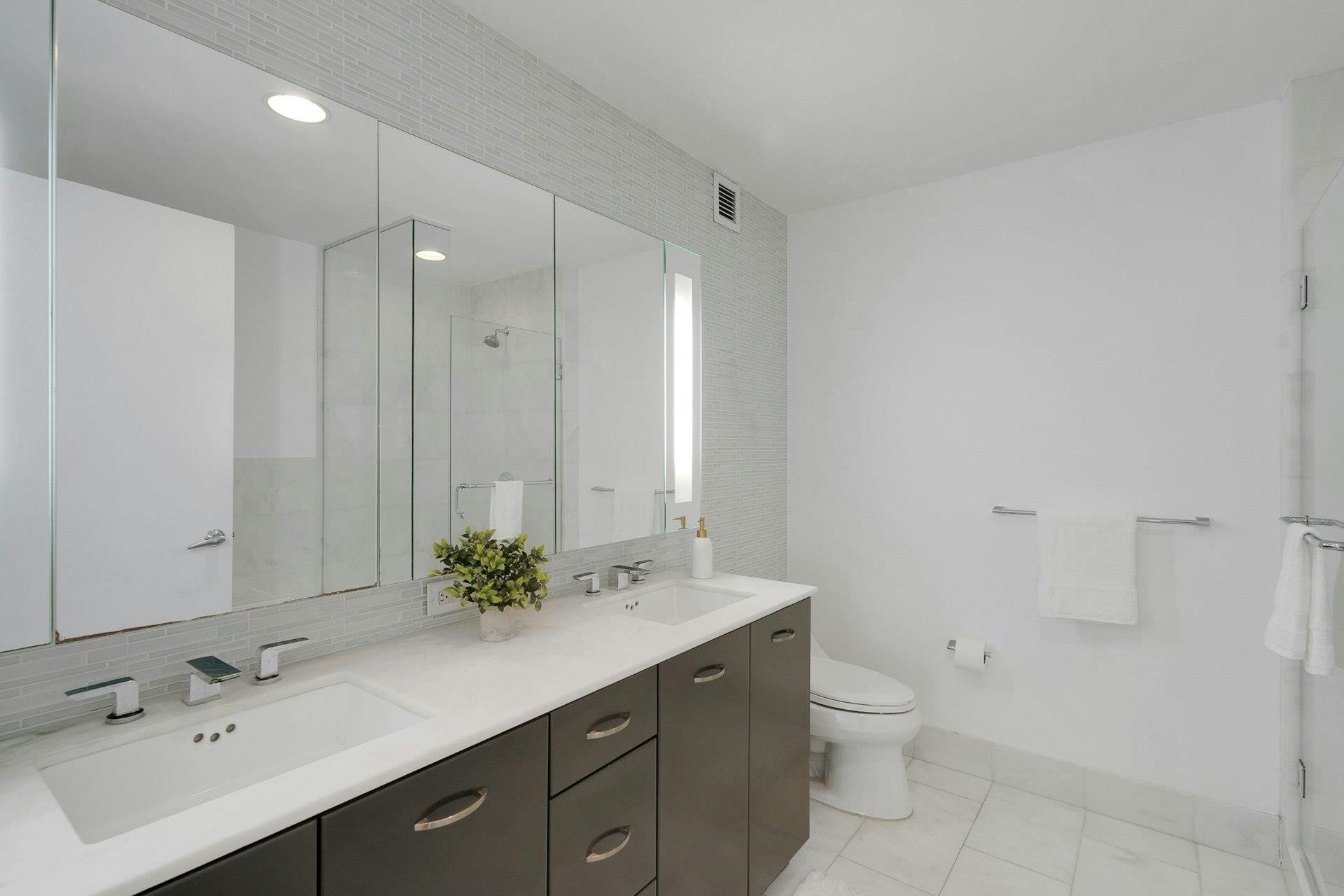 2 2ND ST Unit: 1605
