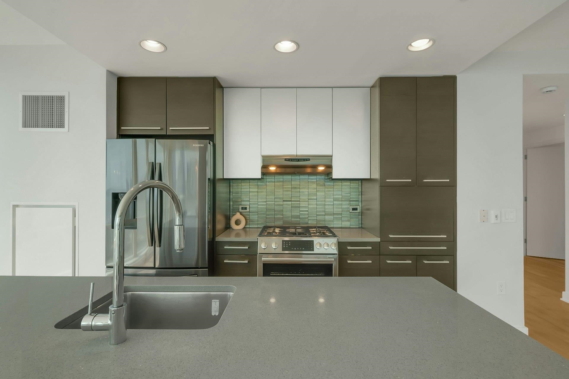 2 2ND ST Unit: 1605