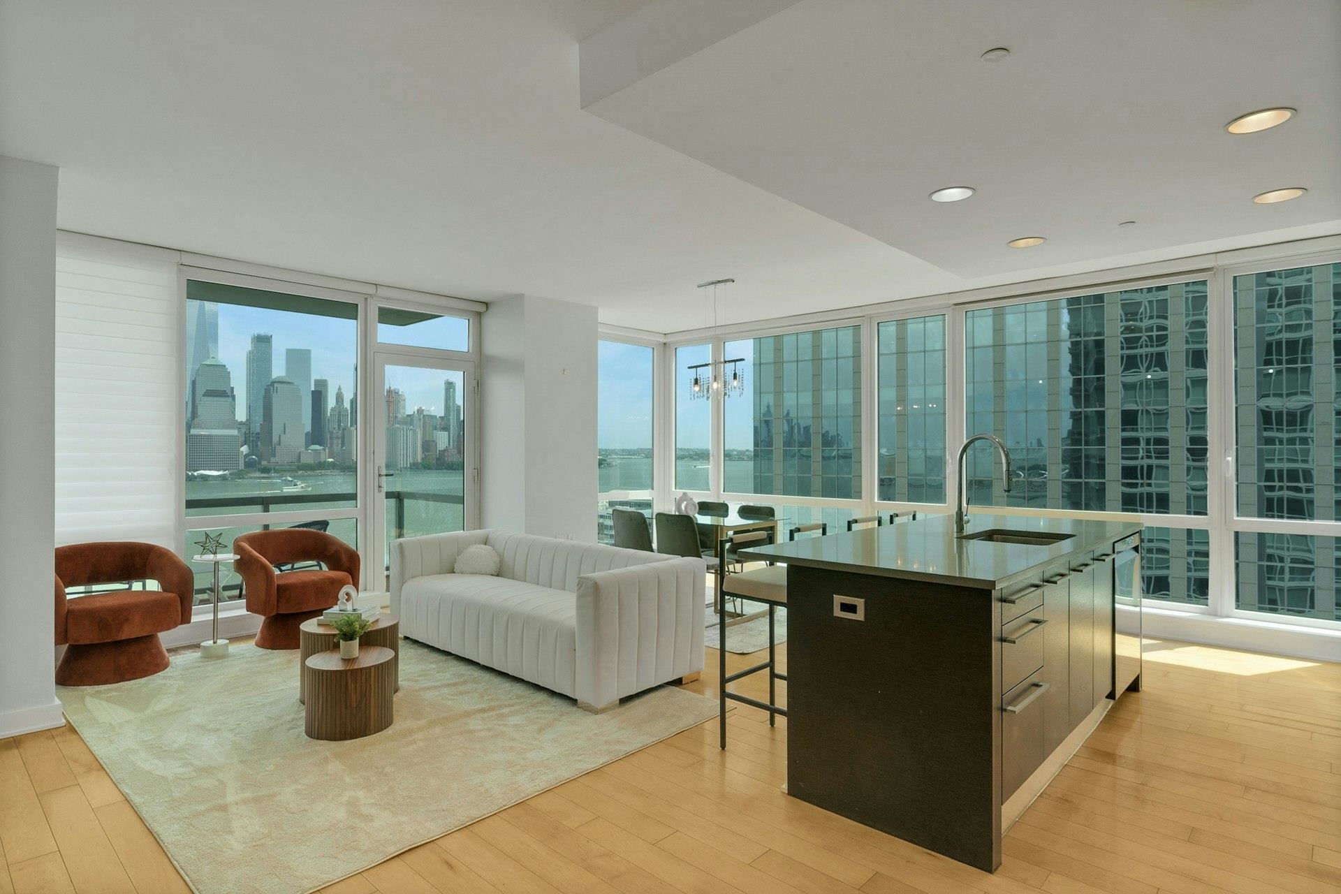 2 2ND ST Unit: 1605