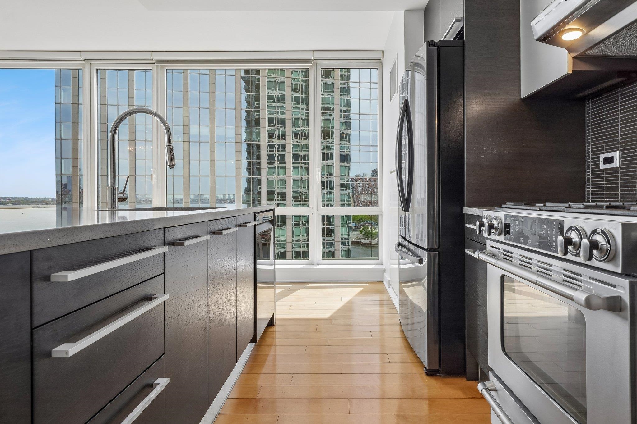 2 2ND ST Unit: 1605