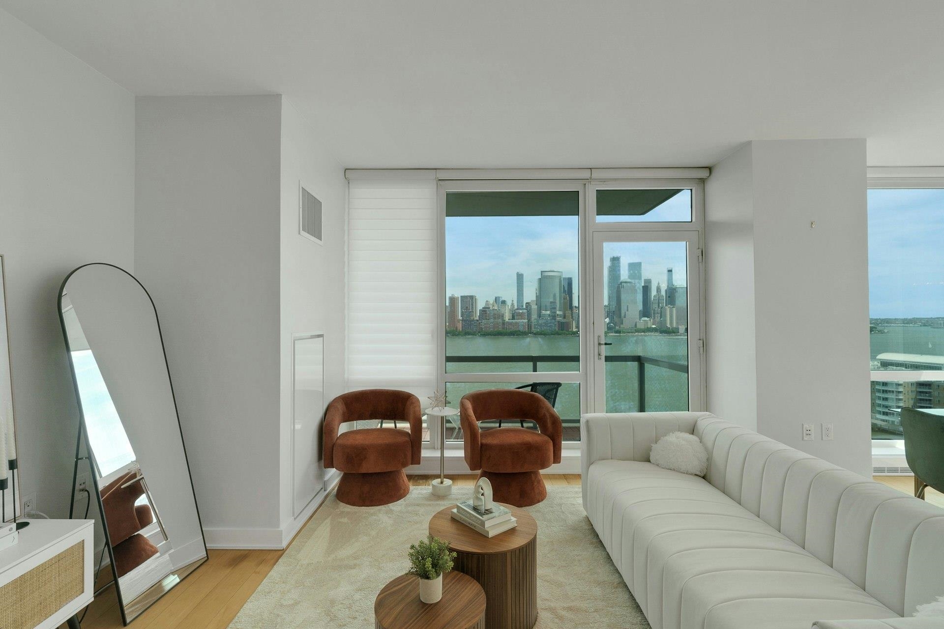 2 2ND ST Unit: 1605