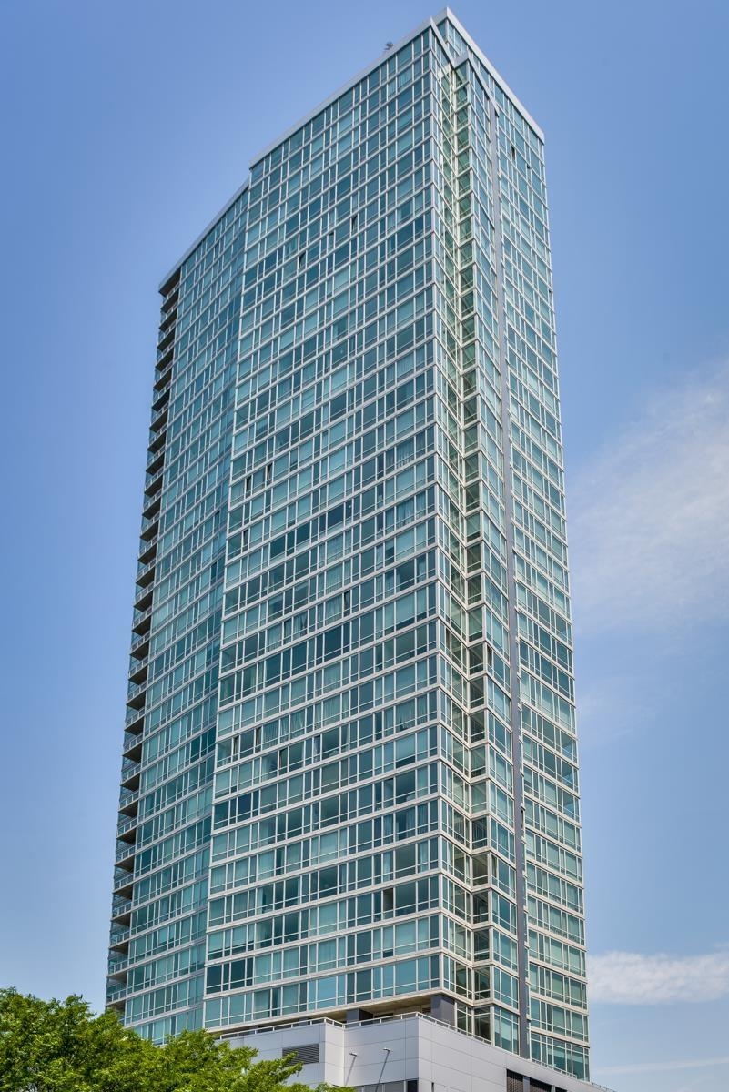 2 2ND ST Unit: 1605