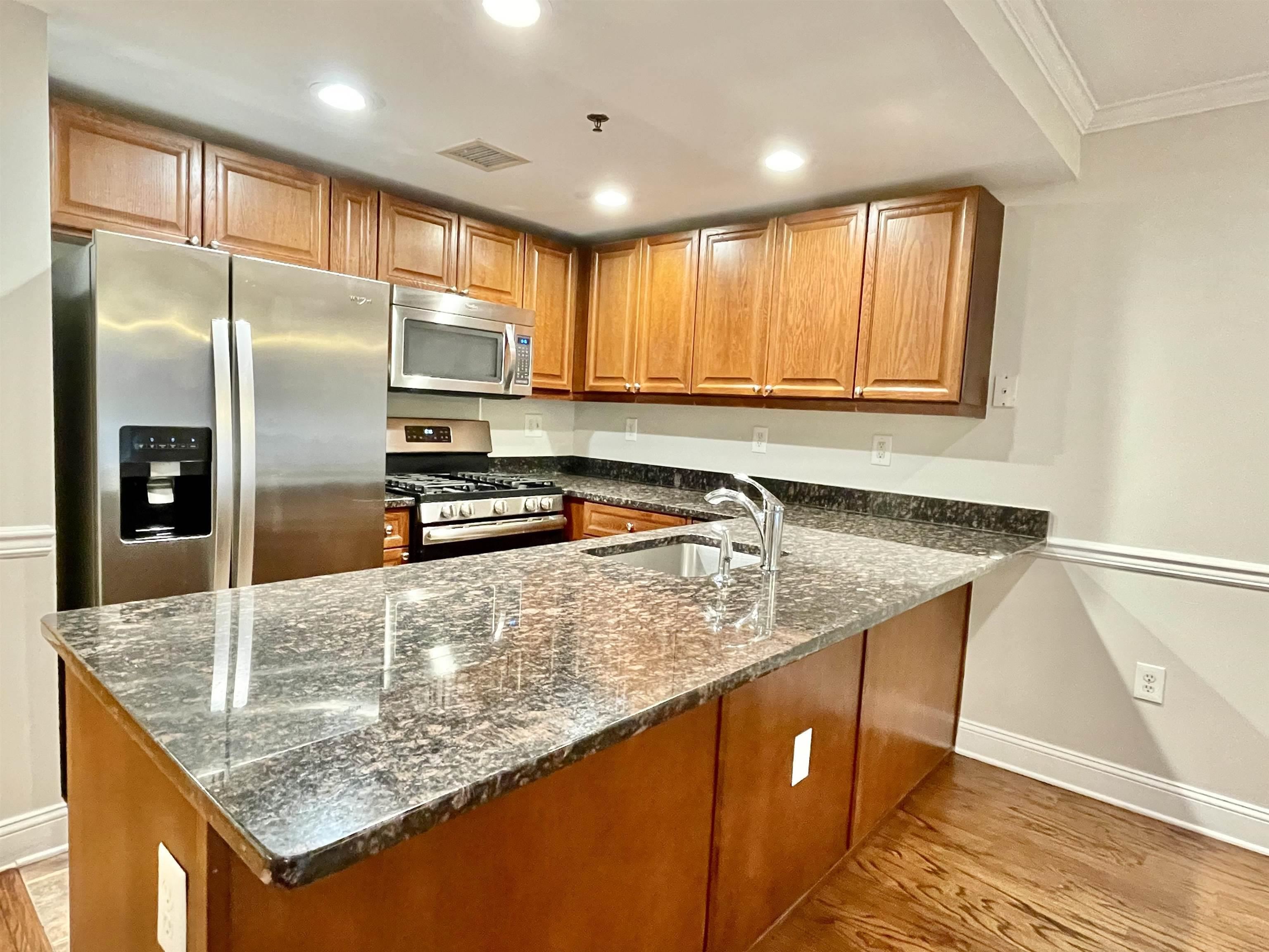 1331 GRAND ST Unit: 209