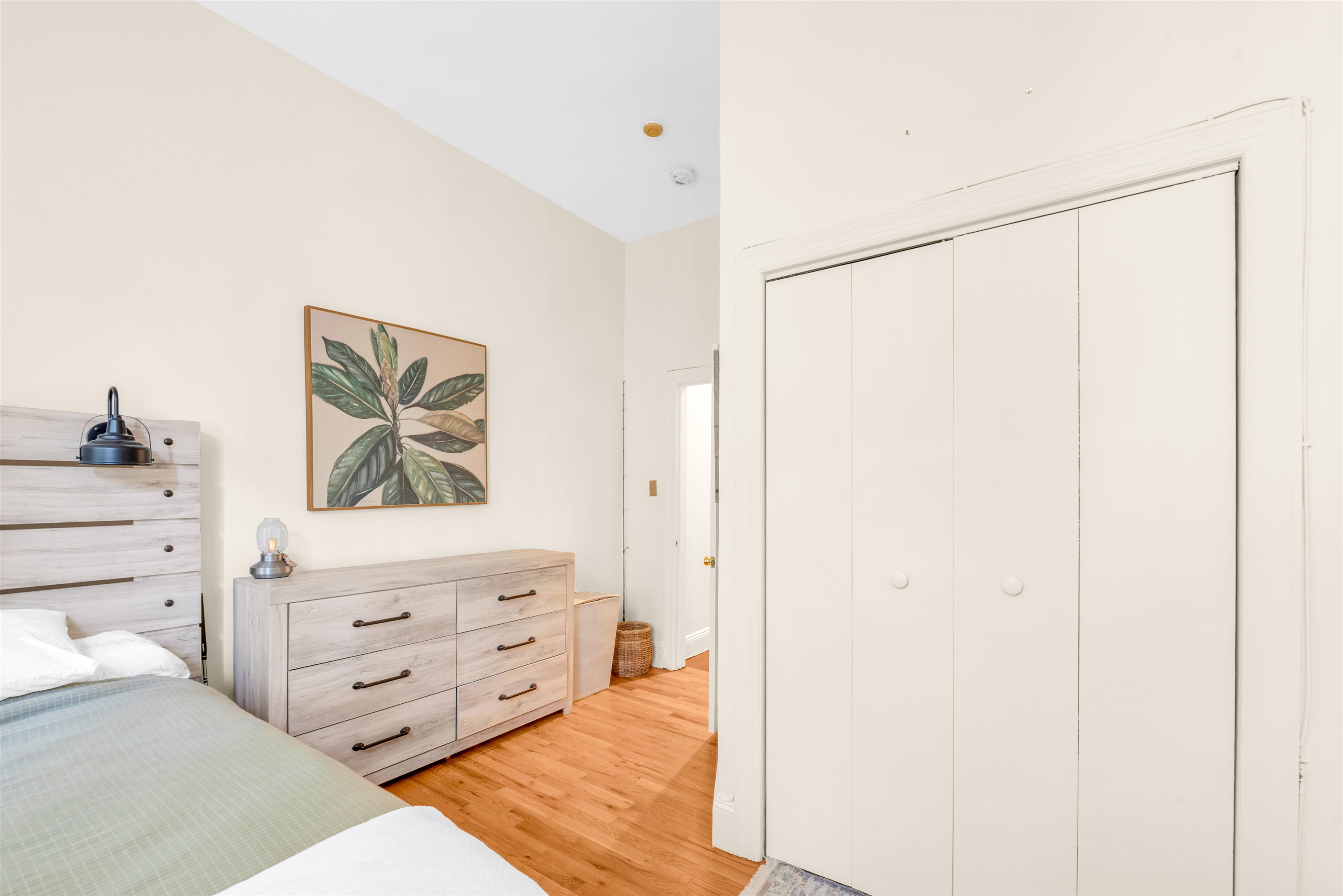 299 8TH ST Unit: 1L