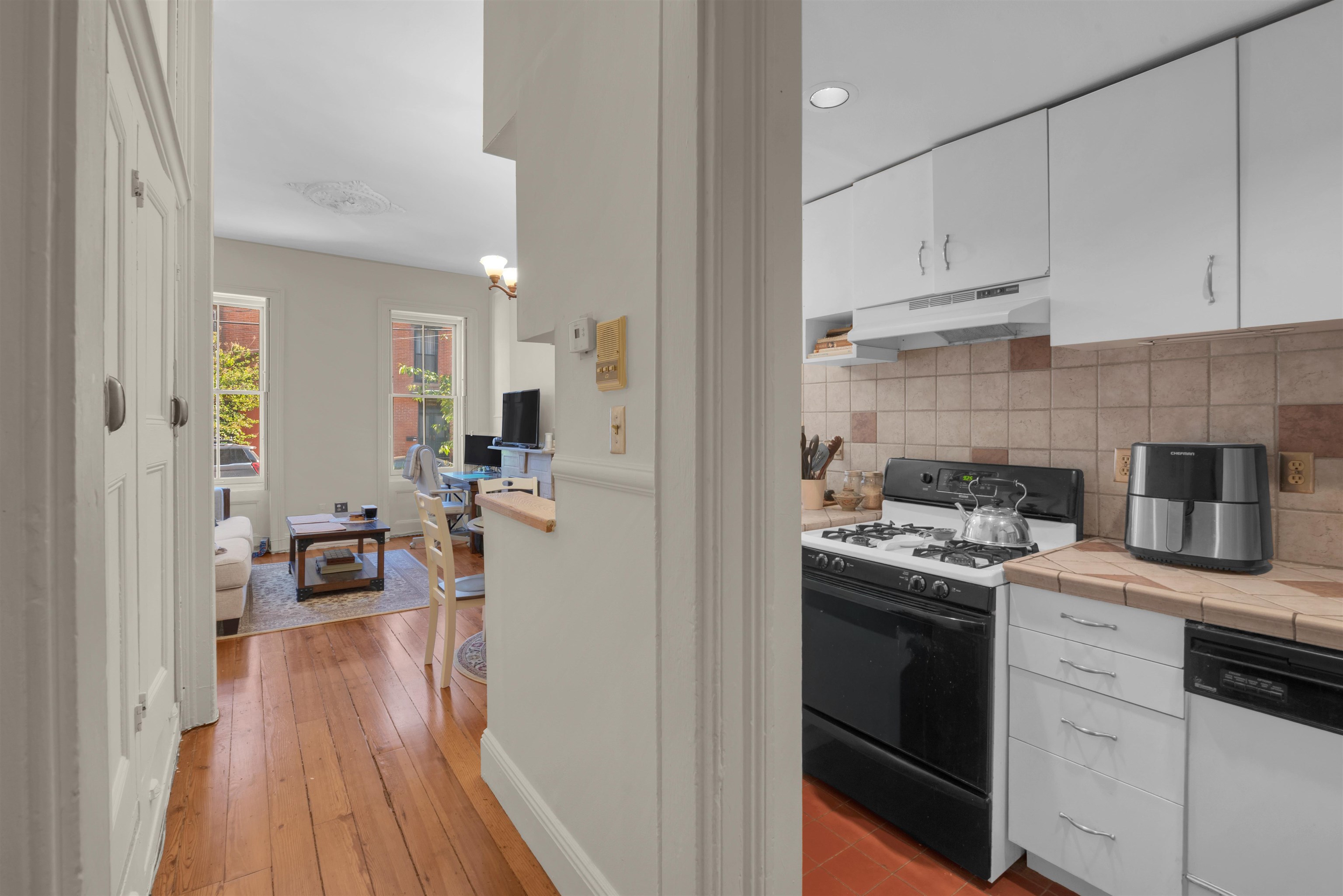 299 8TH ST Unit: 1L