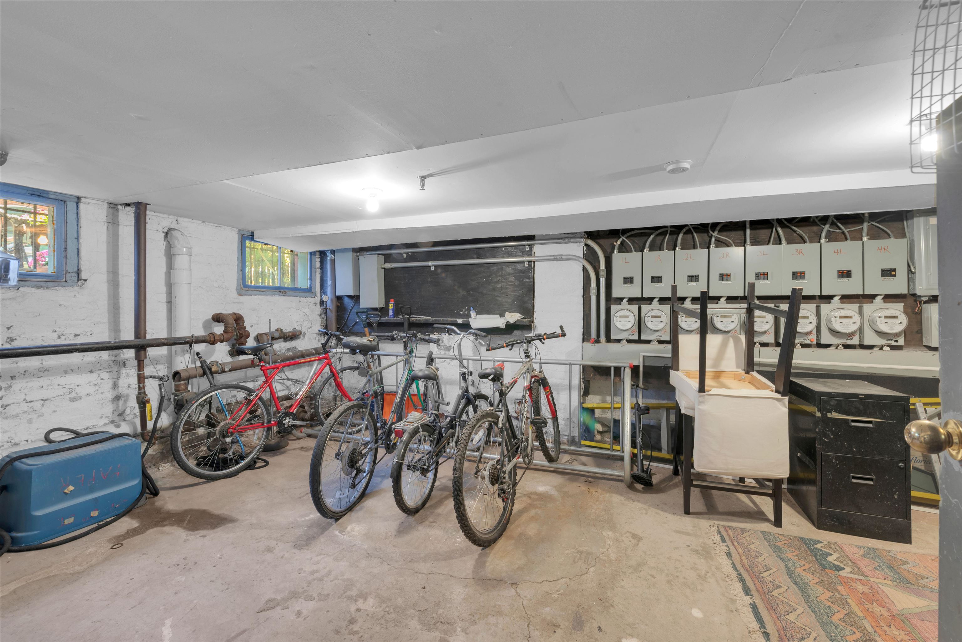 299 8TH ST Unit: 1L