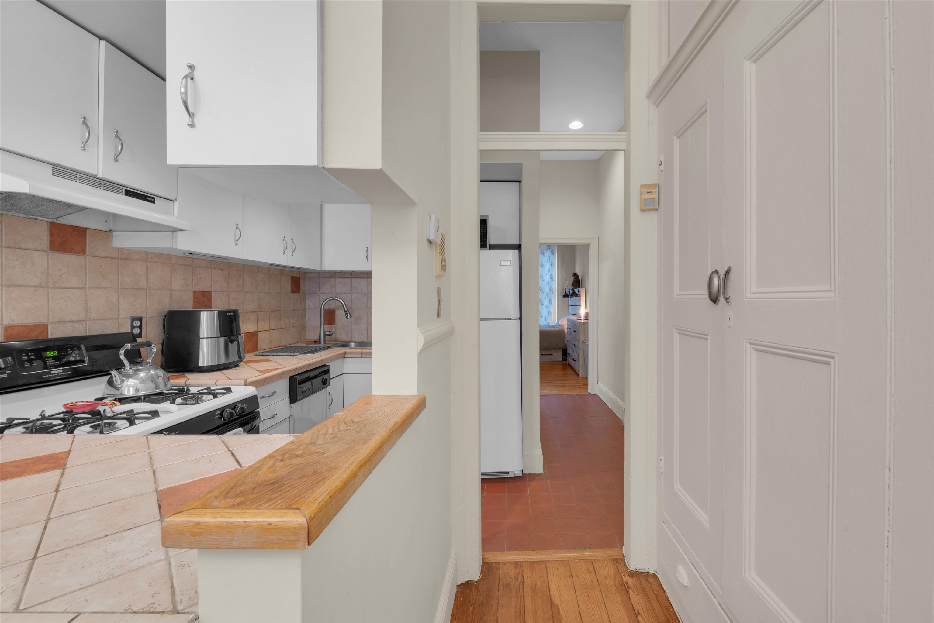 299 8TH ST Unit: 1L
