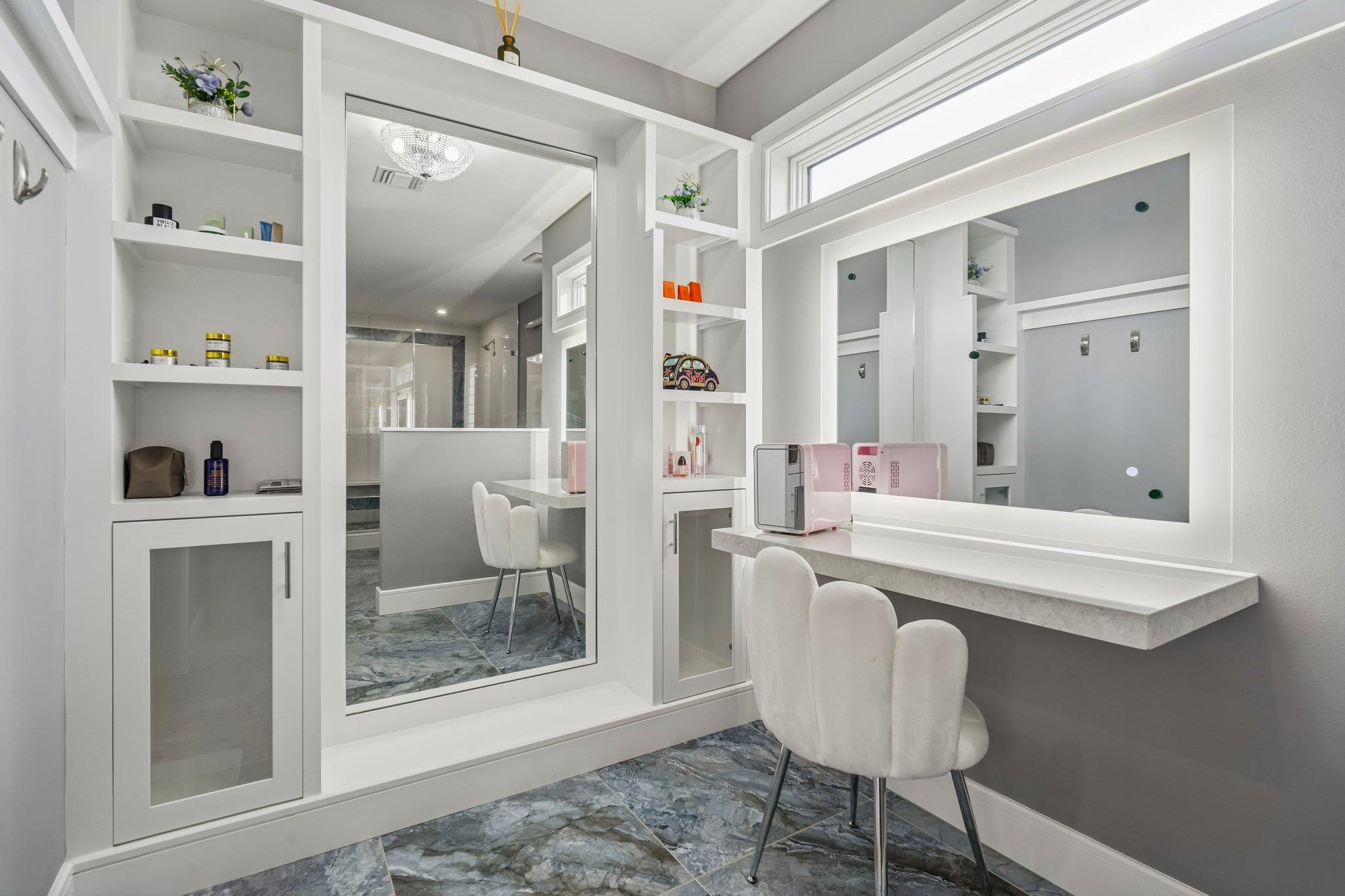 305 8TH ST Unit: 2