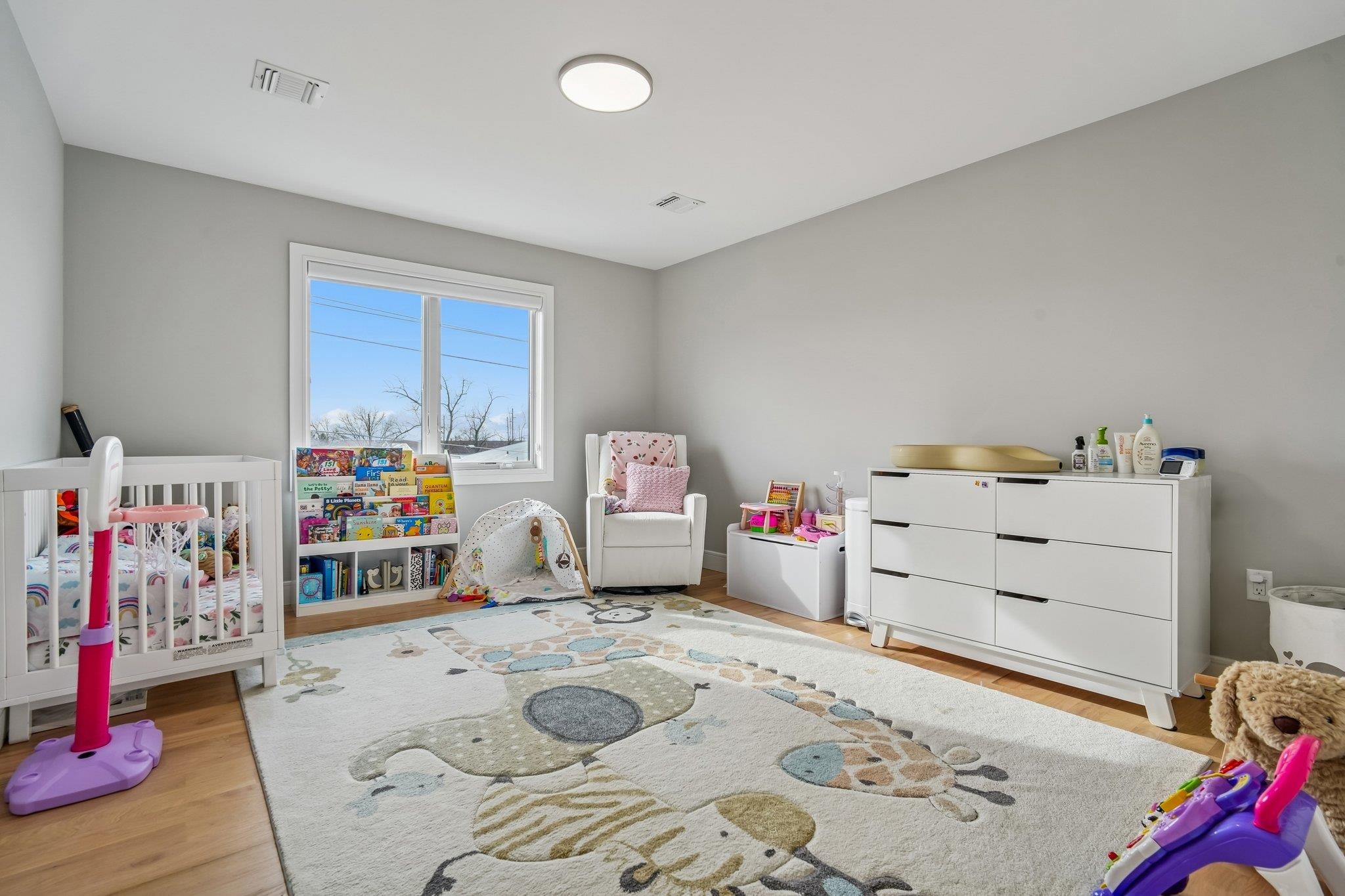 305 8TH ST Unit: 2