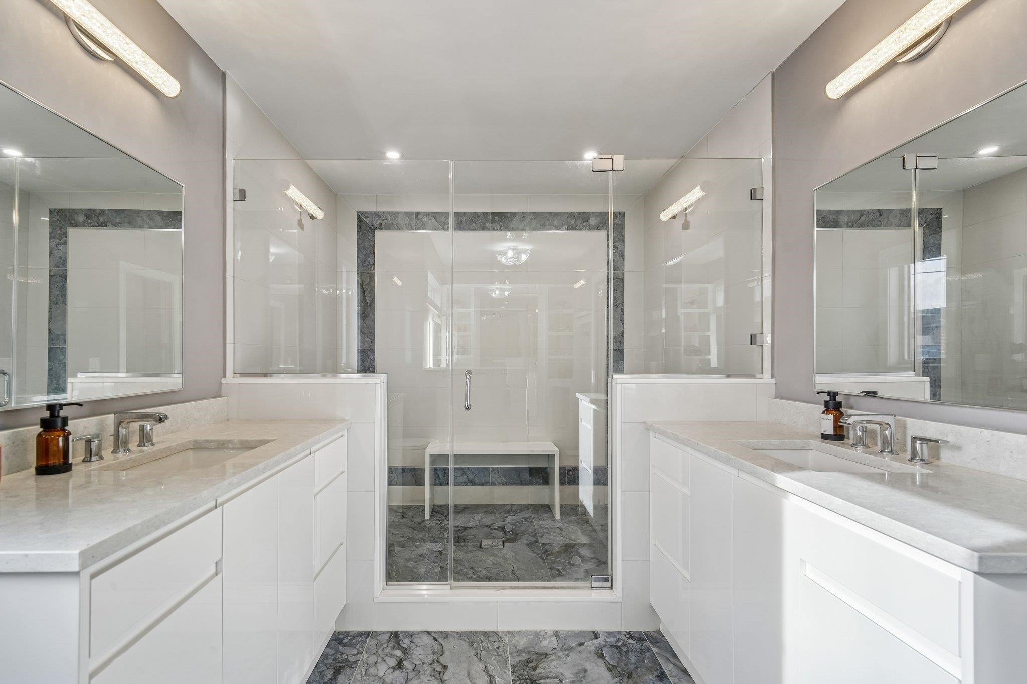 305 8TH ST Unit: 2