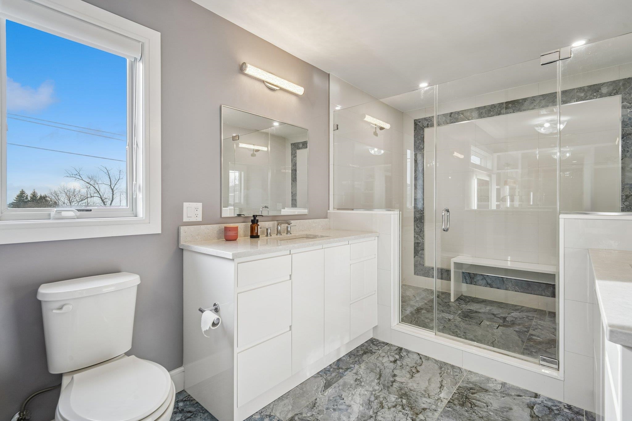 305 8TH ST Unit: 2