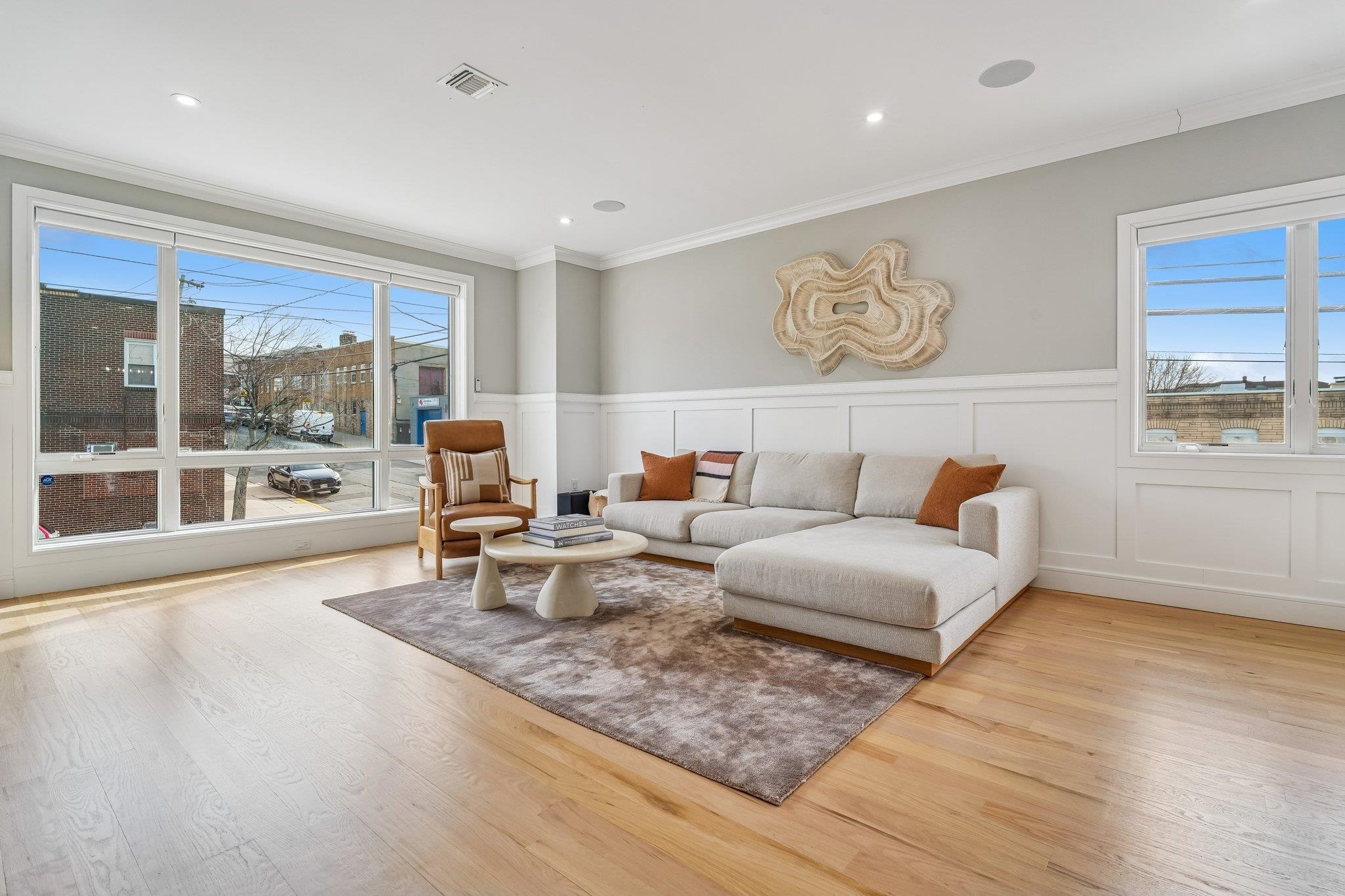 305 8TH ST Unit: 2