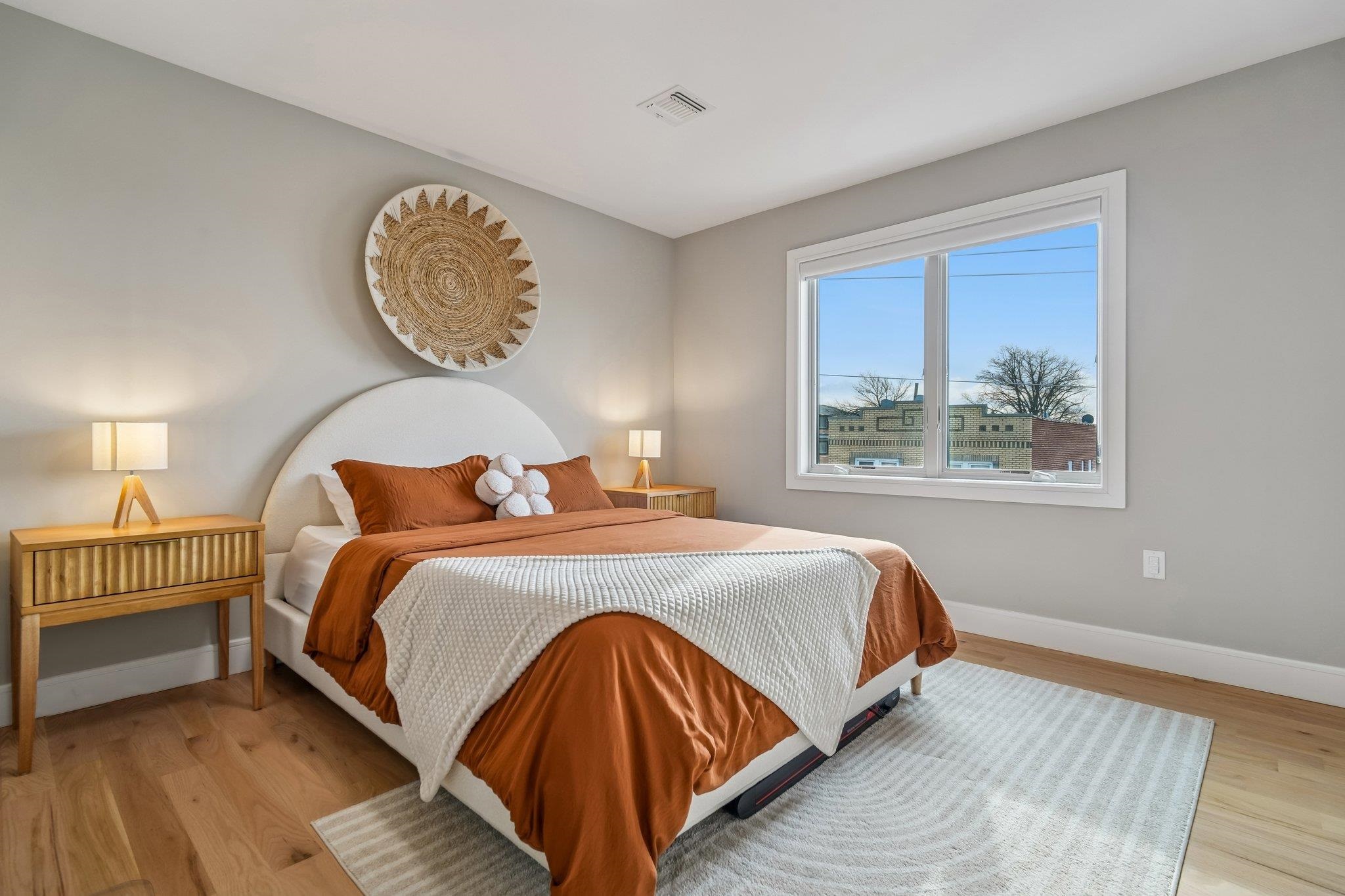 305 8TH ST Unit: 2