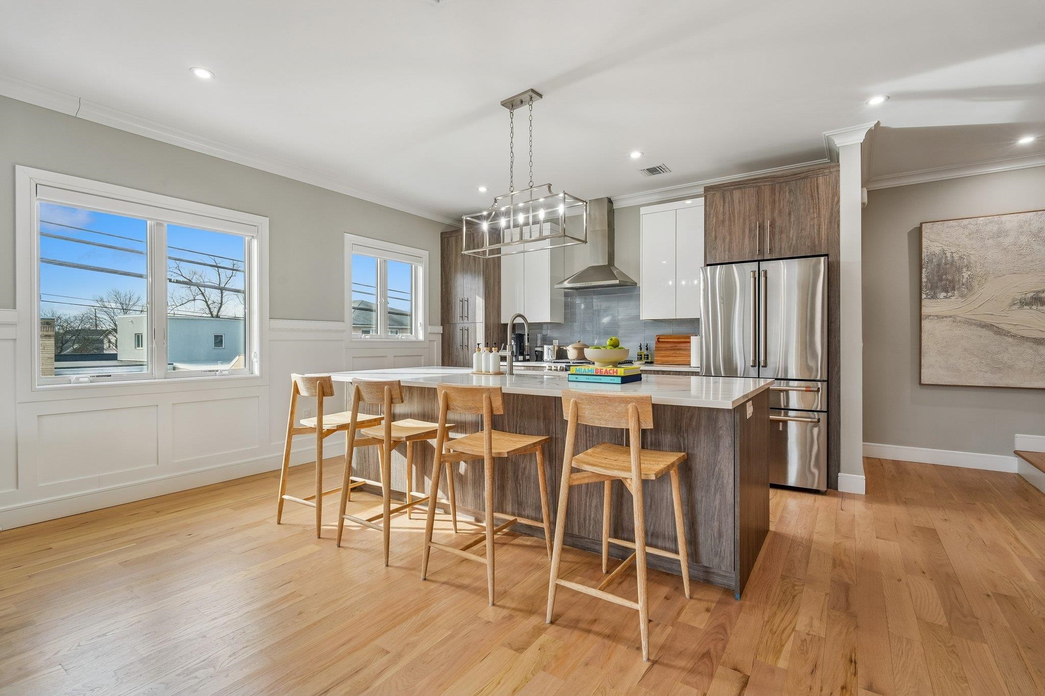 305 8TH ST Unit: 2