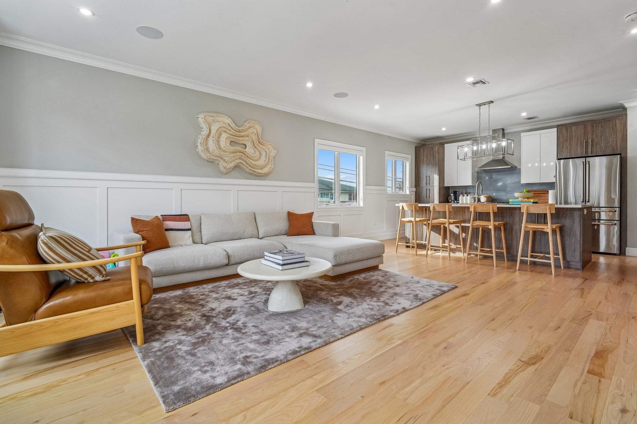 305 8TH ST Unit: 2
