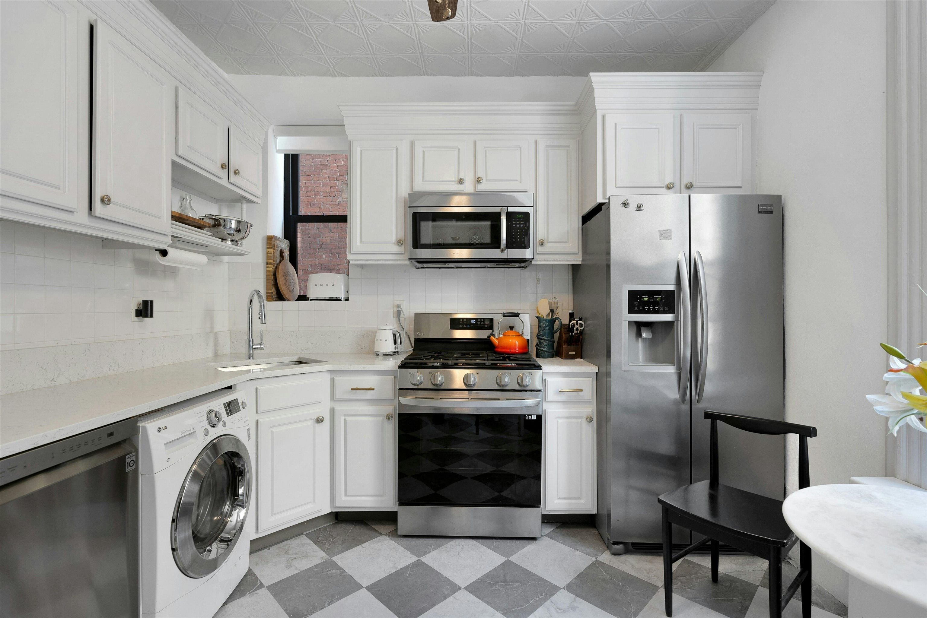 1112 PARK AVE Unit: 2L