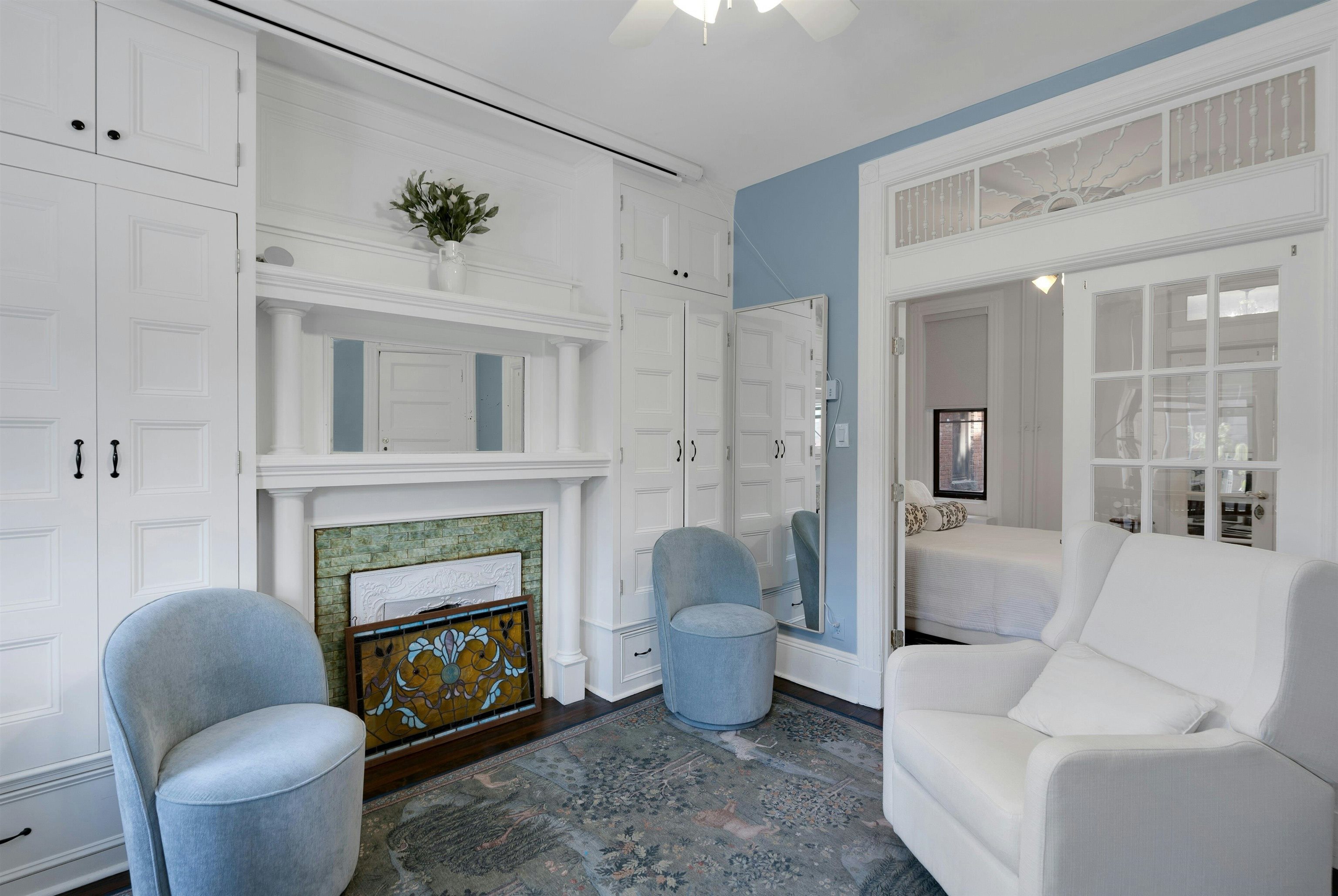 1112 PARK AVE Unit: 2L