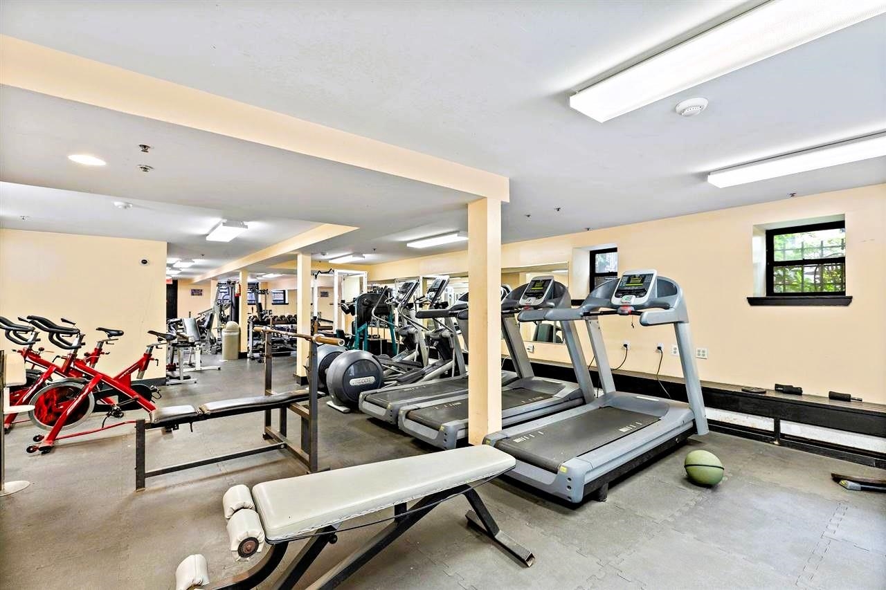 1112 PARK AVE Unit: 2L
