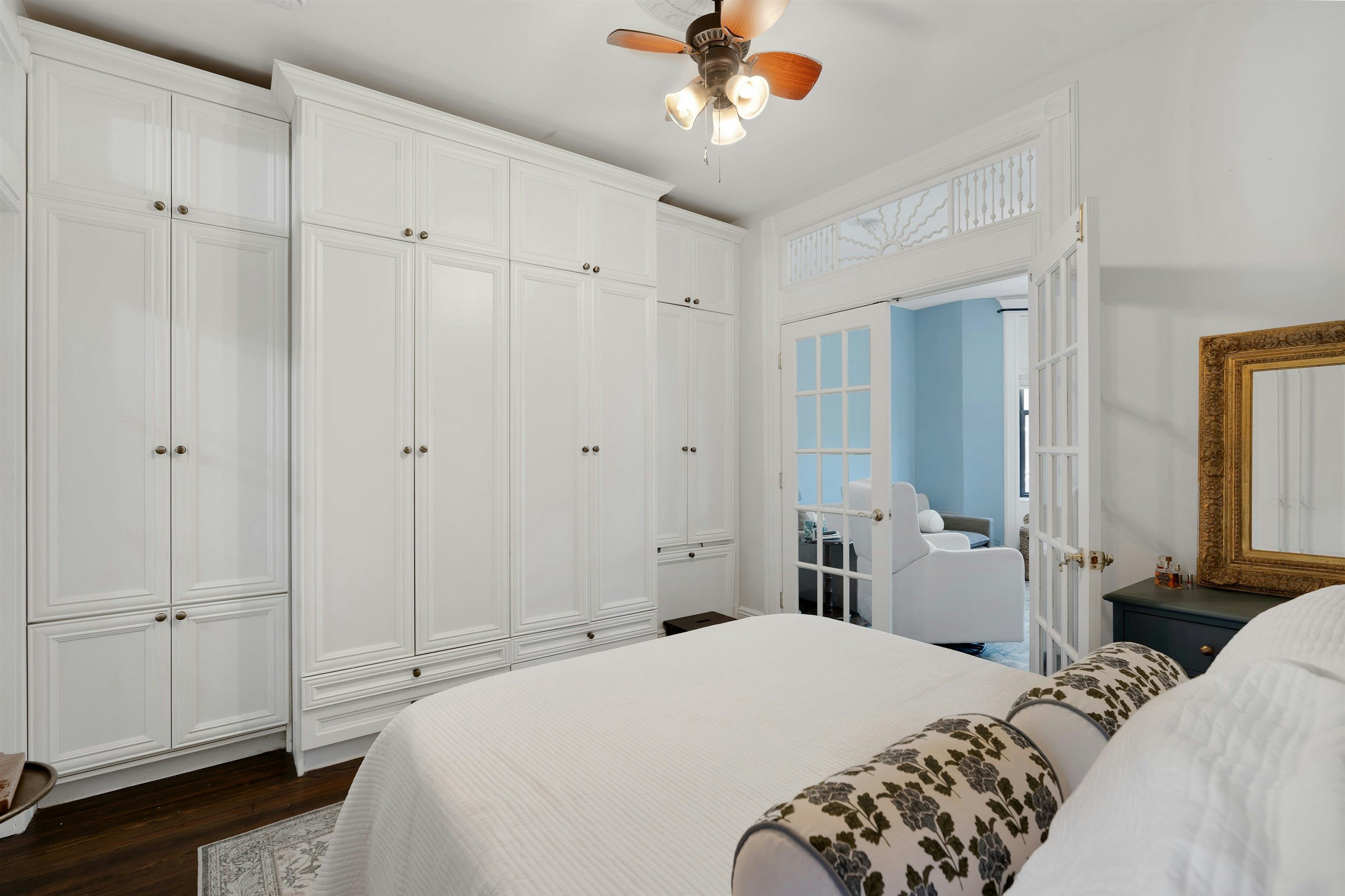 1112 PARK AVE Unit: 2L
