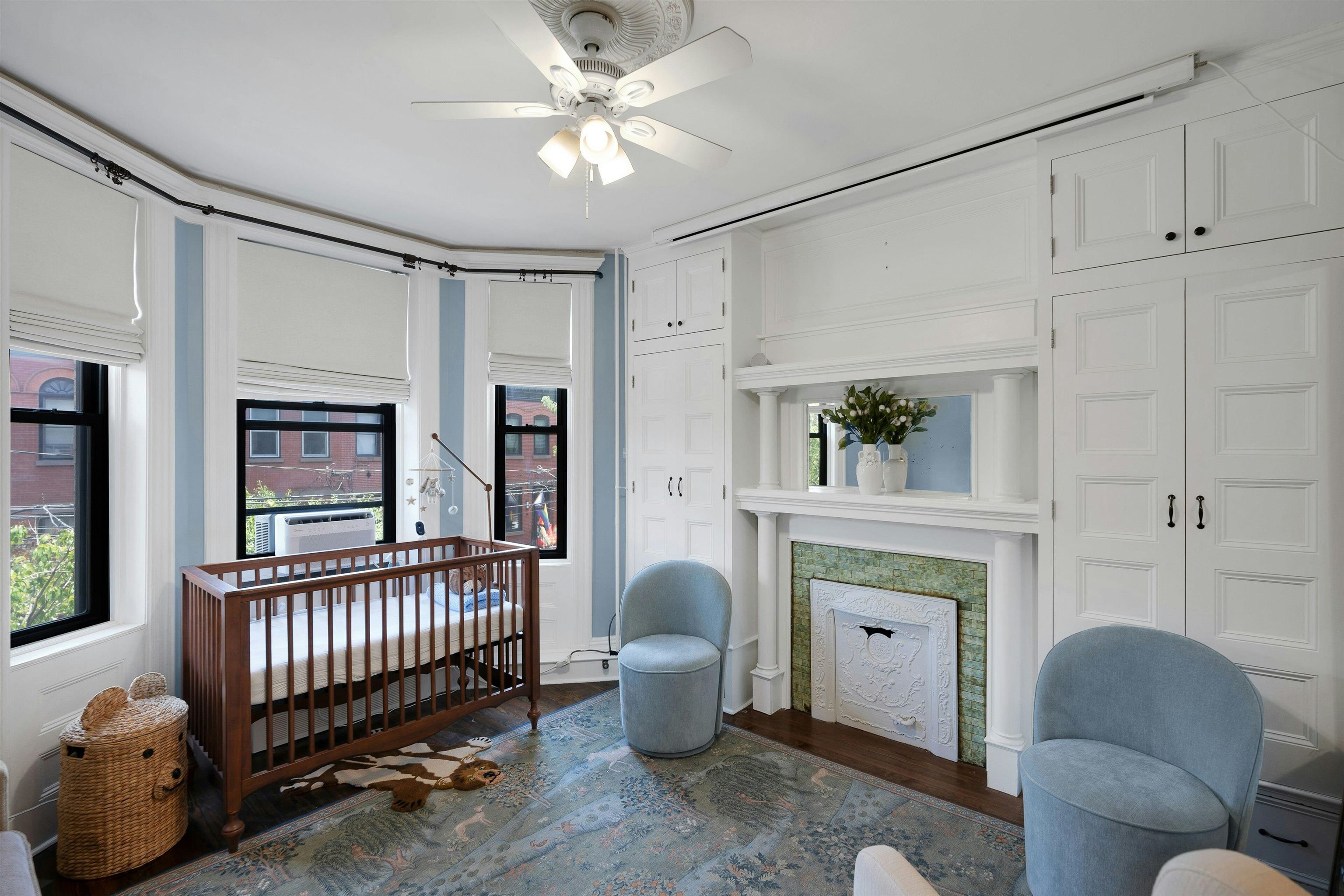 1112 PARK AVE Unit: 2L