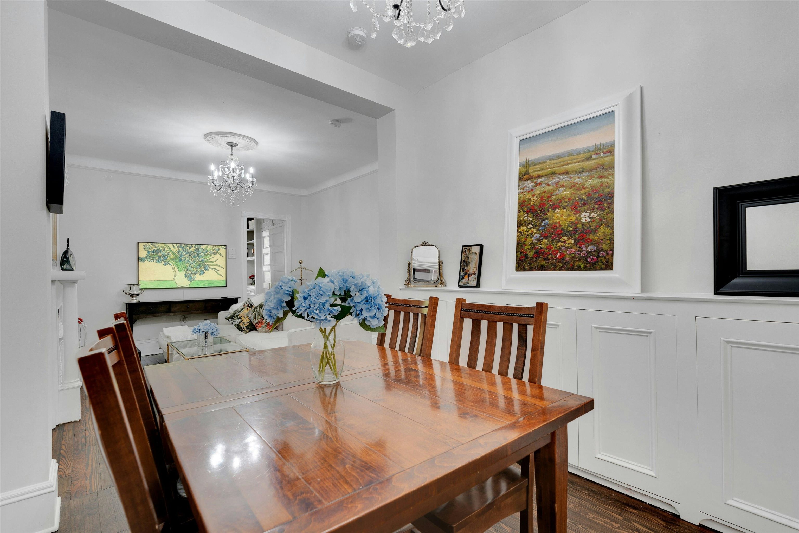 1112 PARK AVE Unit: 2L