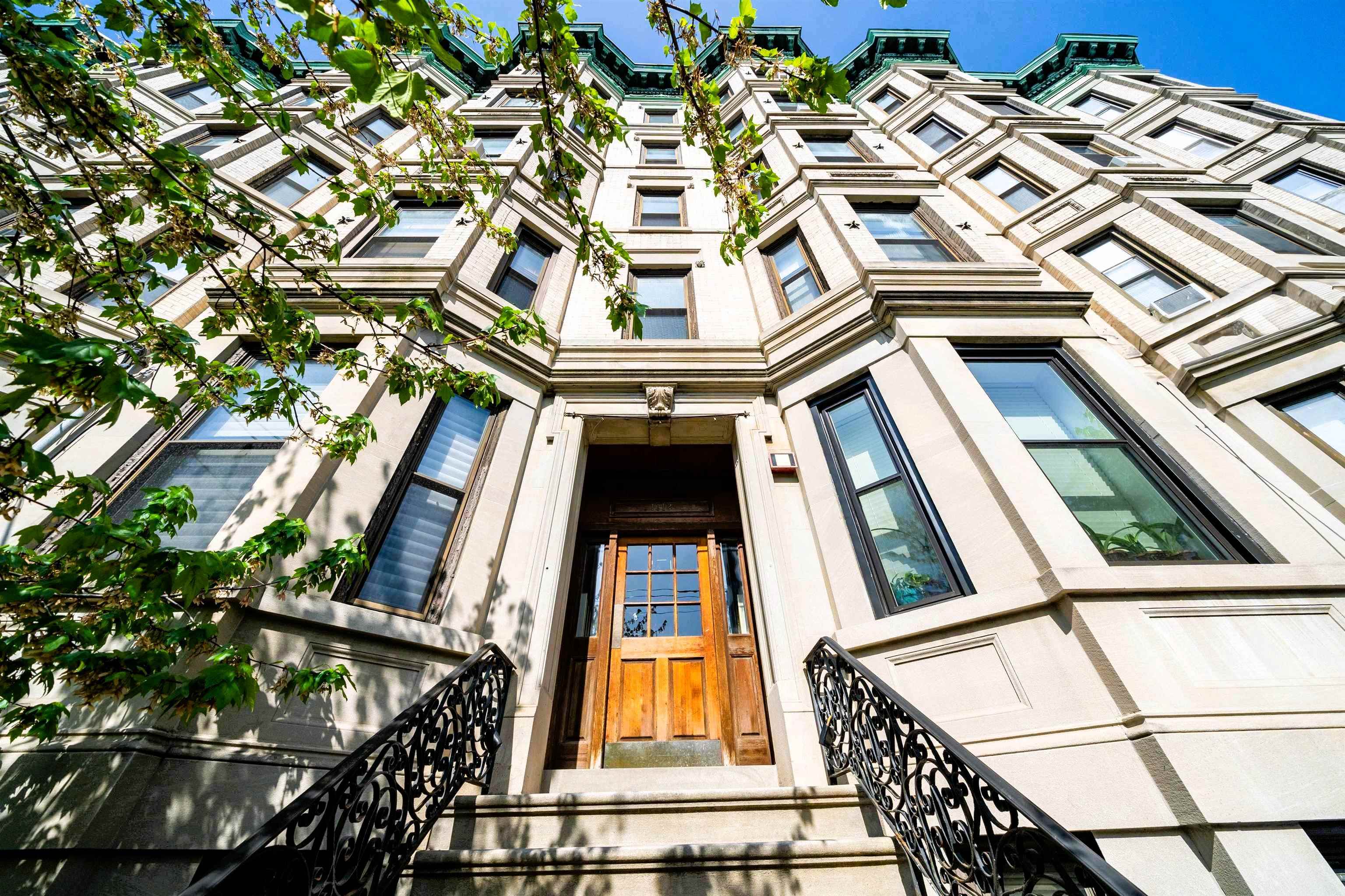 1112 PARK AVE Unit: 2L