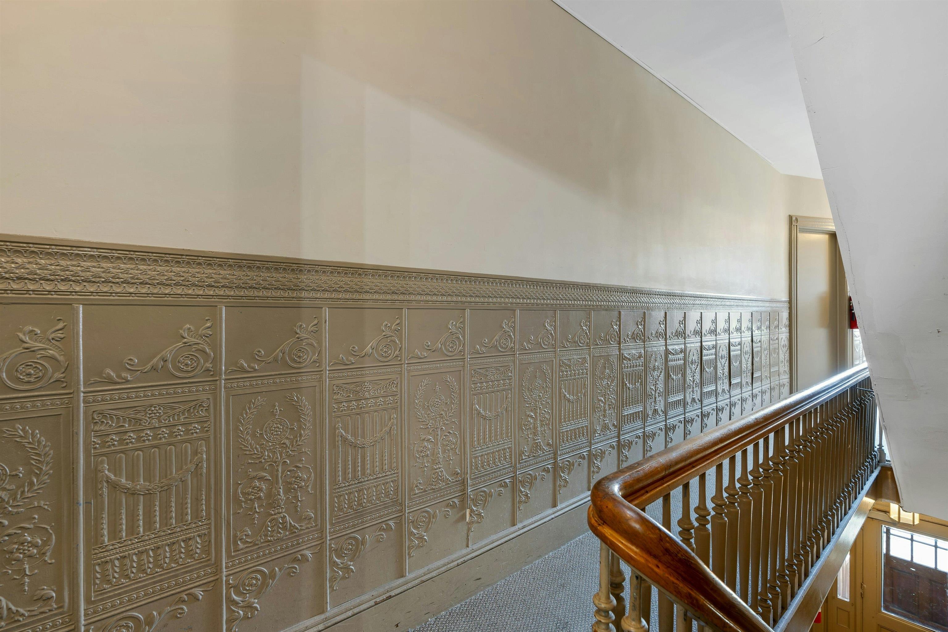 1112 PARK AVE Unit: 2L