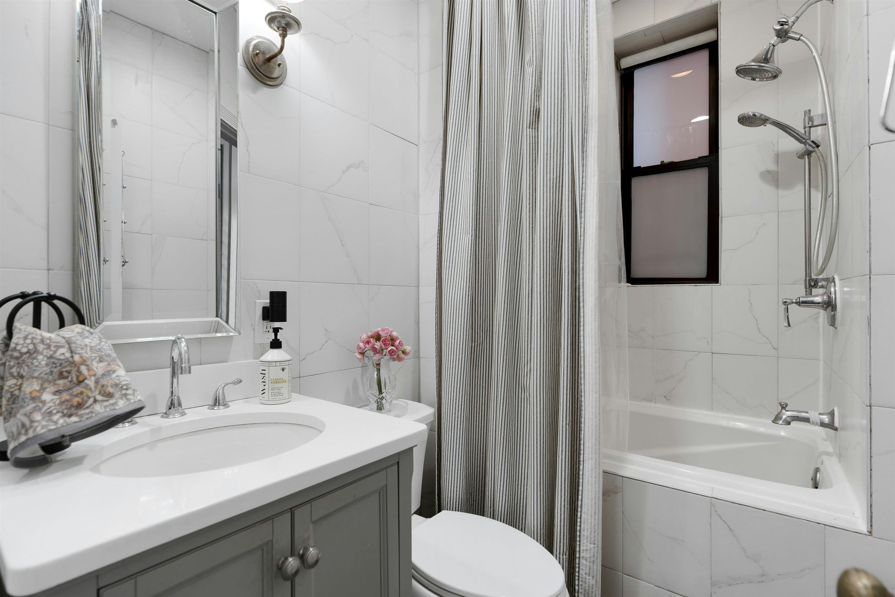 1112 PARK AVE Unit: 2L