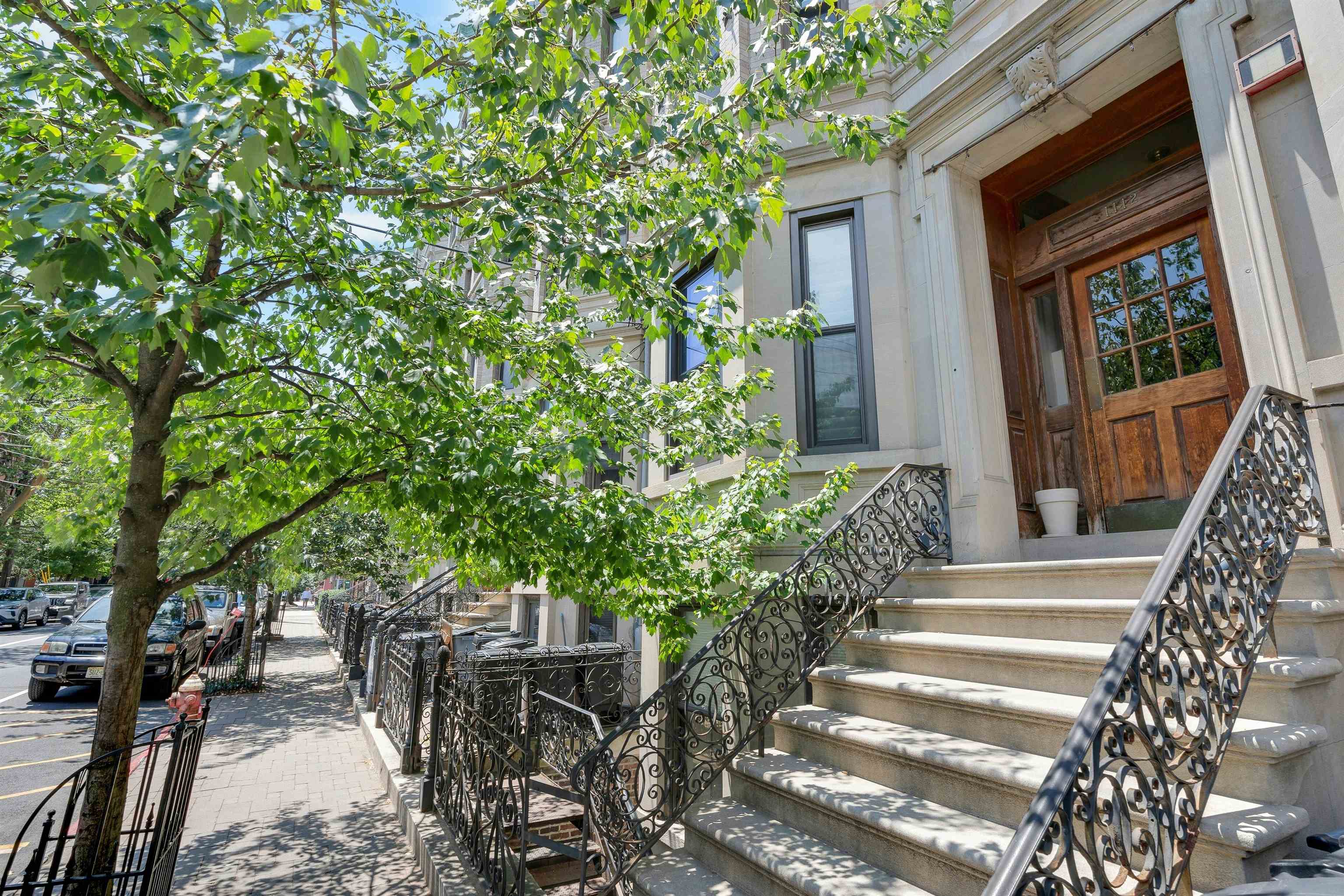 1112 PARK AVE Unit: 2L