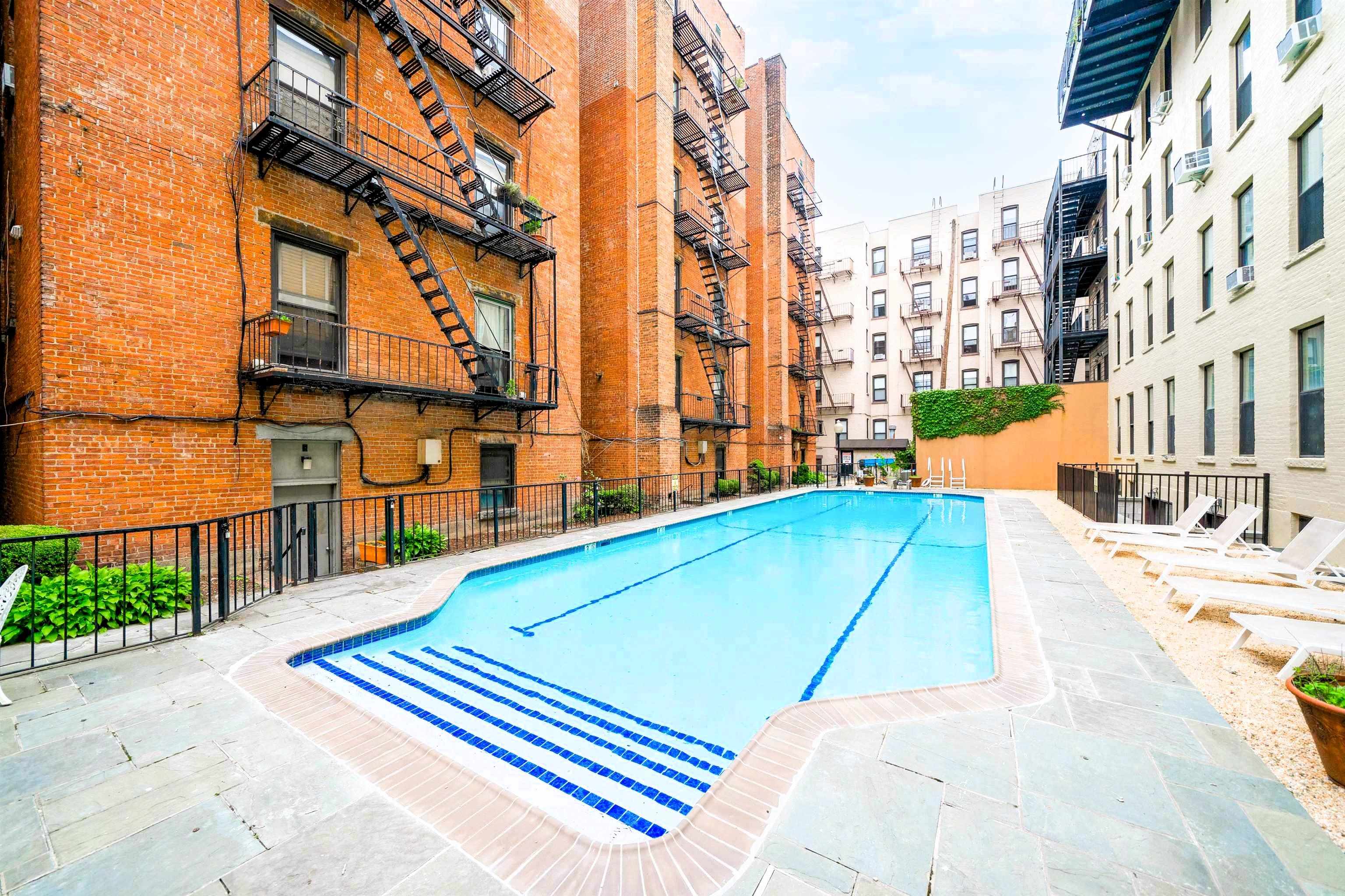 1112 PARK AVE Unit: 2L