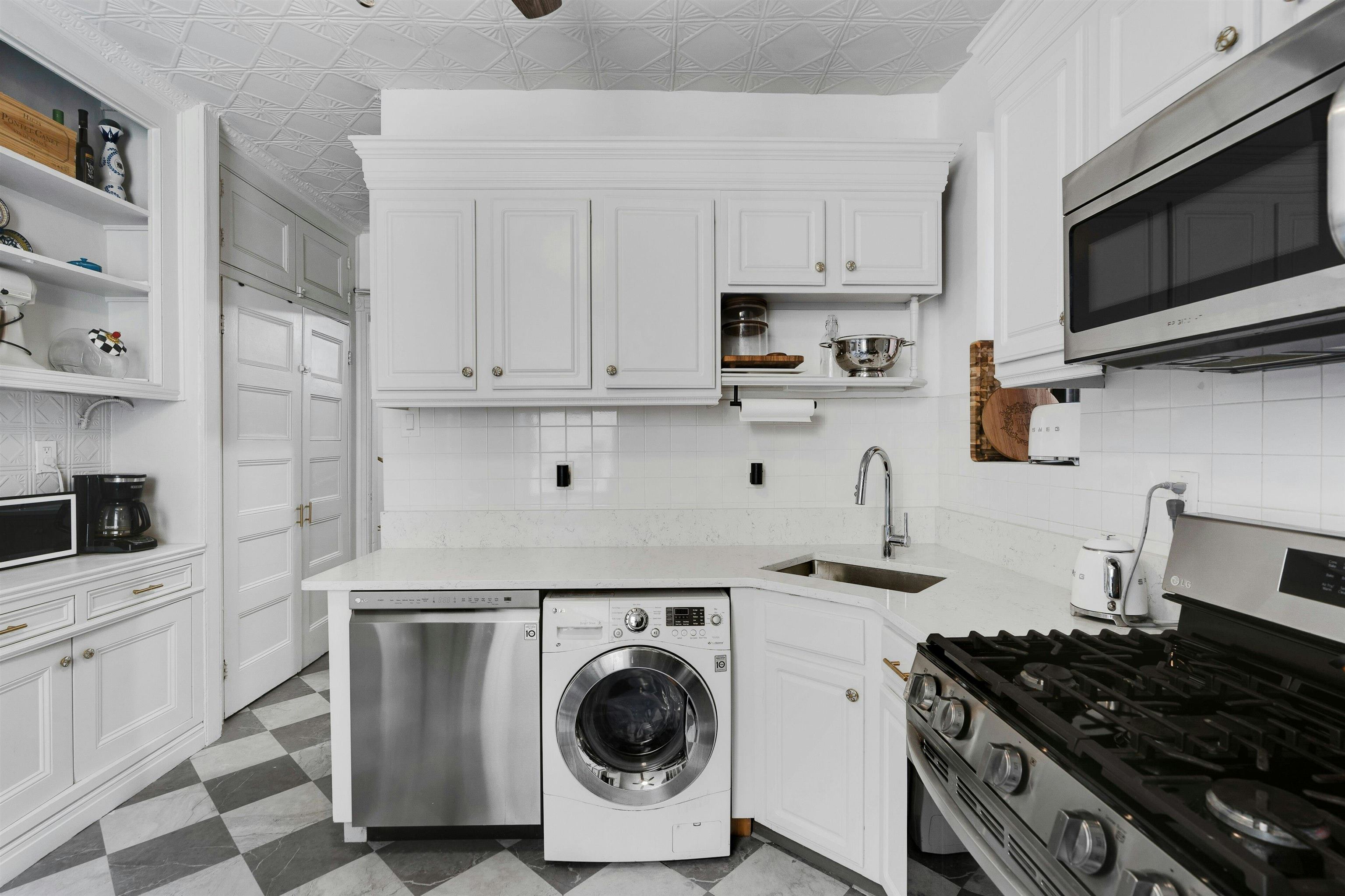 1112 PARK AVE Unit: 2L