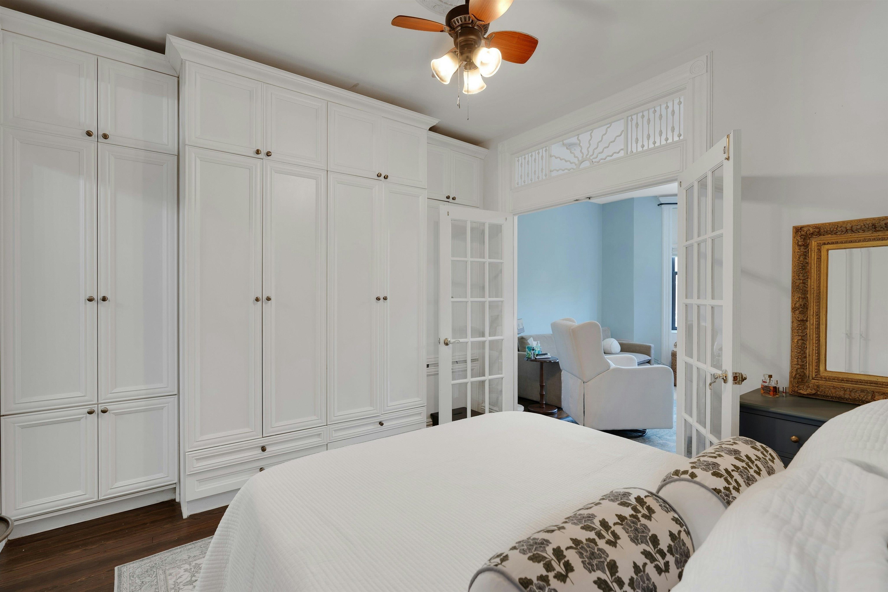1112 PARK AVE Unit: 2L