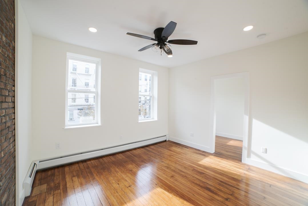 206 48TH ST Unit: 3