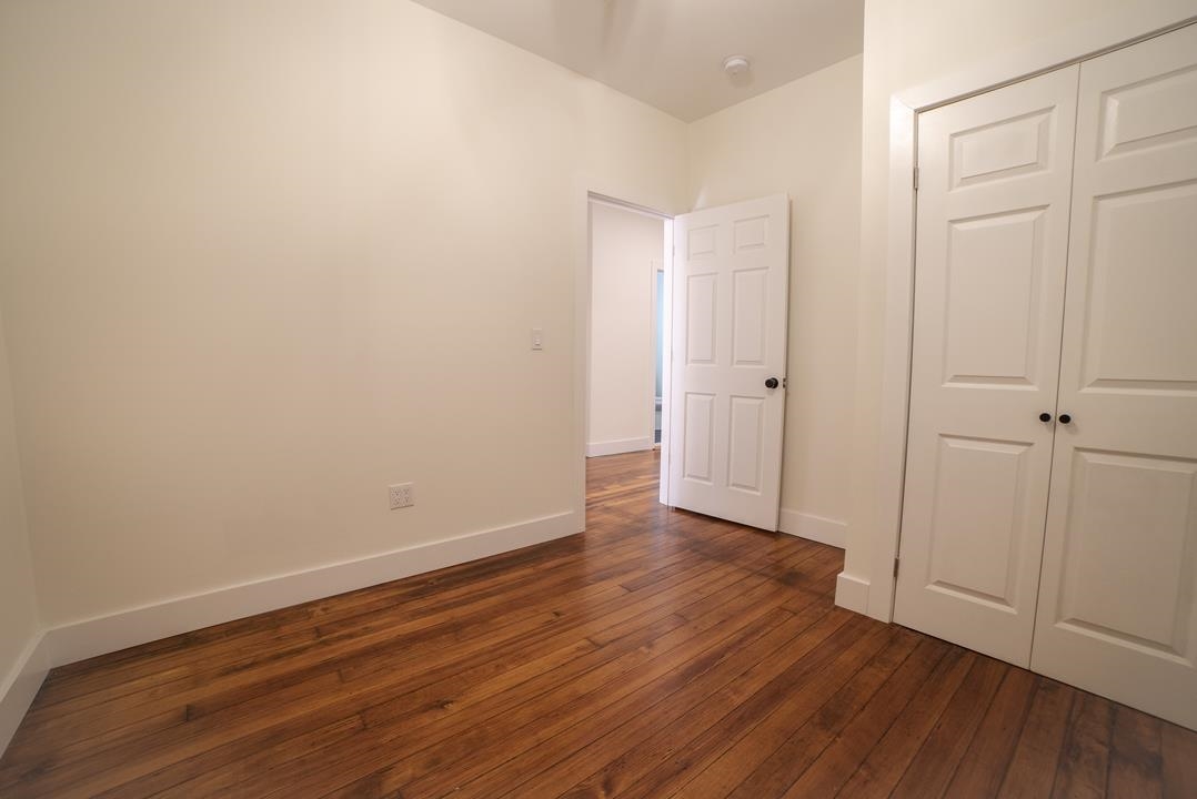 206 48TH ST Unit: 3