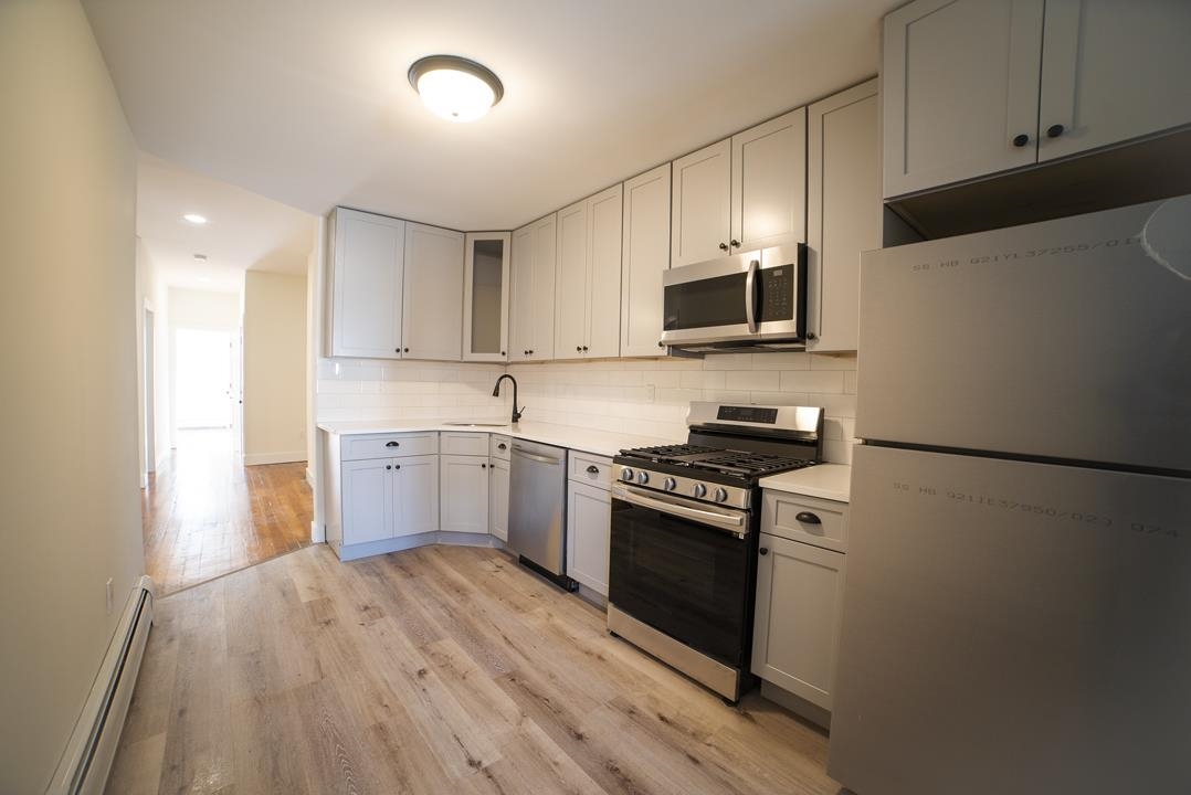 206 48TH ST Unit: 3