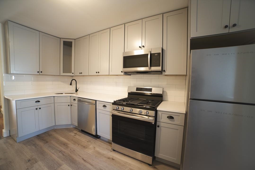 206 48TH ST Unit: 3