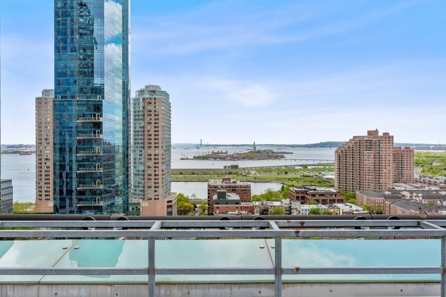 105 GREENE ST Unit: 1901