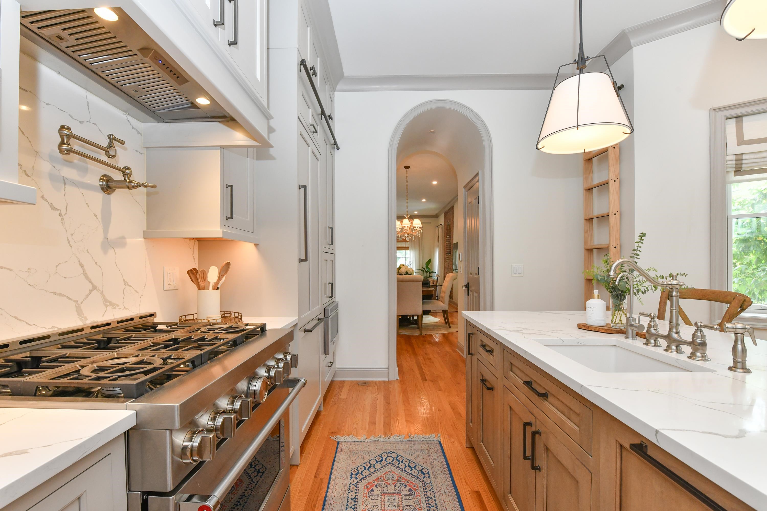 500 HUDSON ST Unit: 1B
