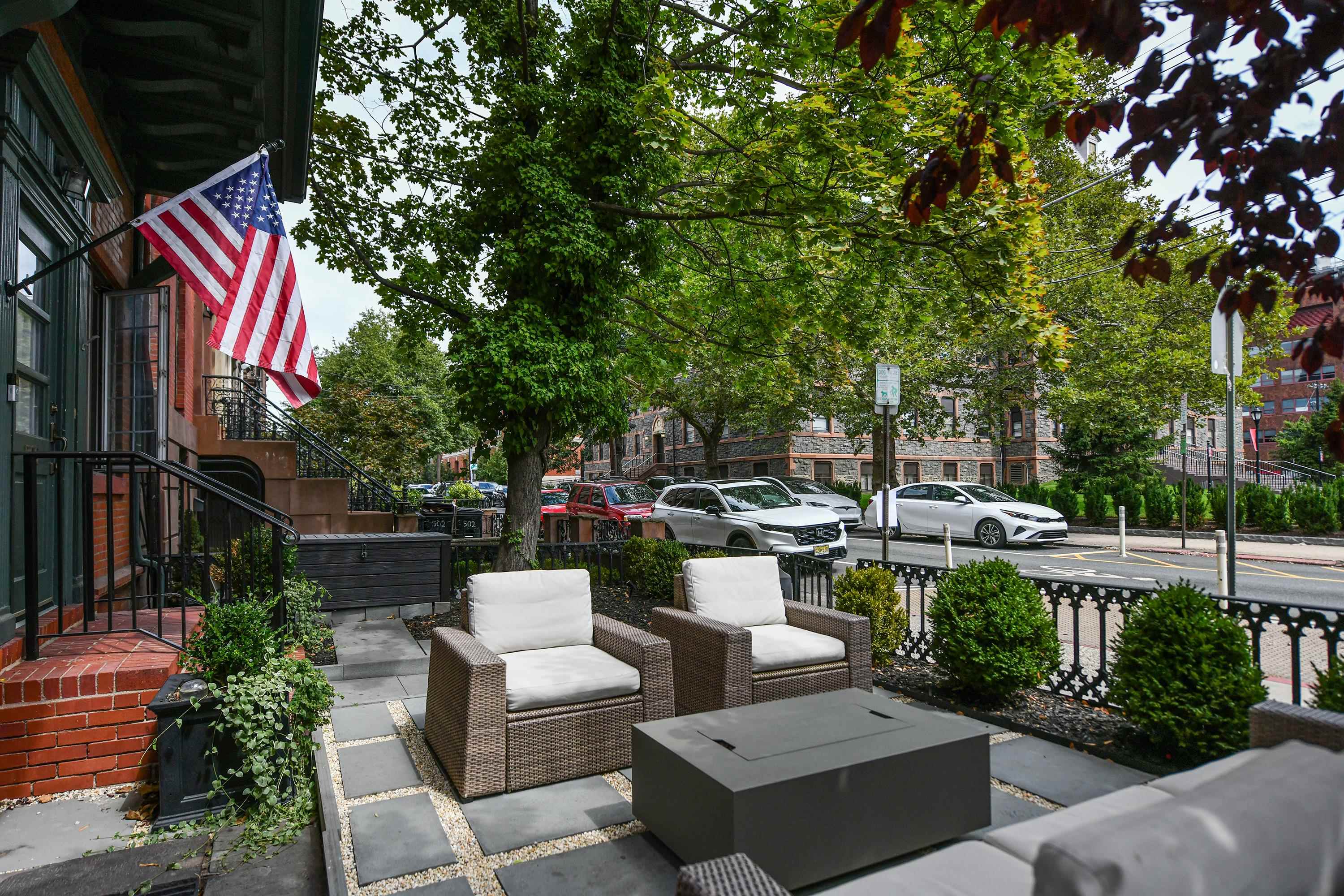 500 HUDSON ST Unit: 1B